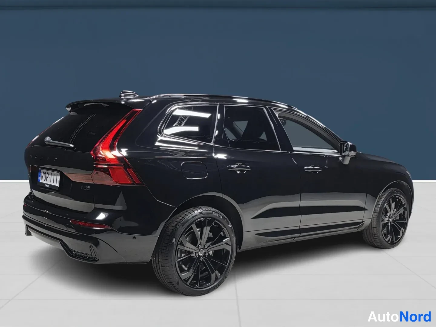 Musta Volvo XC60 2026, takaviisto, kuva 6
