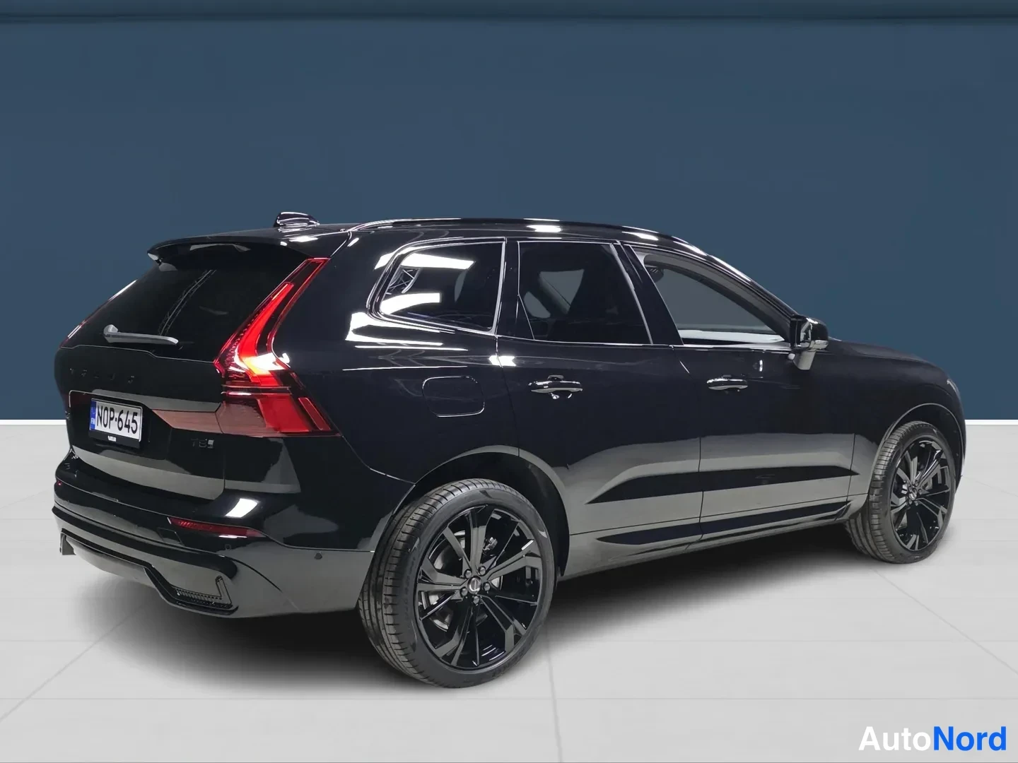 Musta Volvo XC60 2026, takaviisto, kuva 5