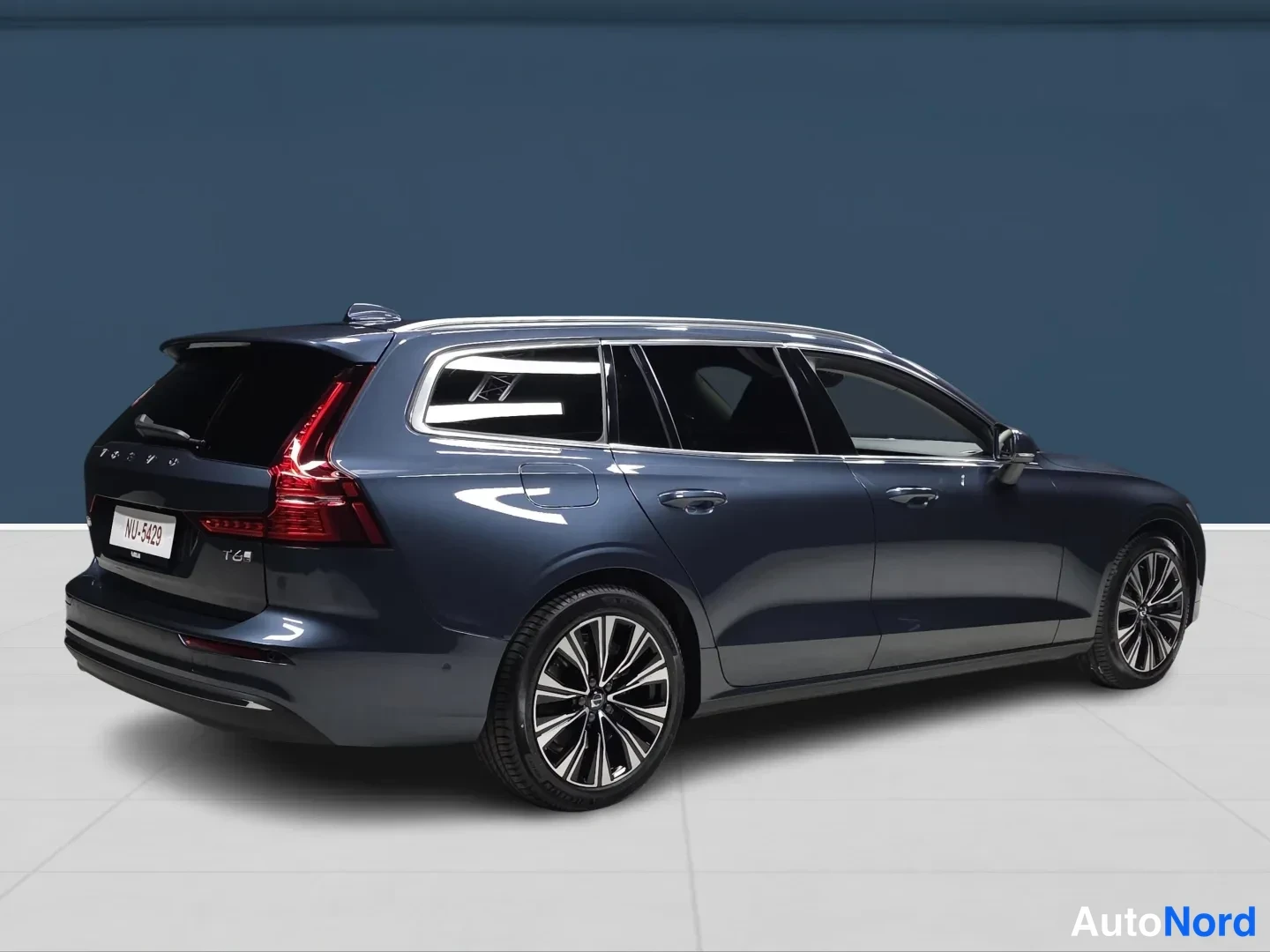 Sininen Volvo V60 2026, takaviisto, kuva 4