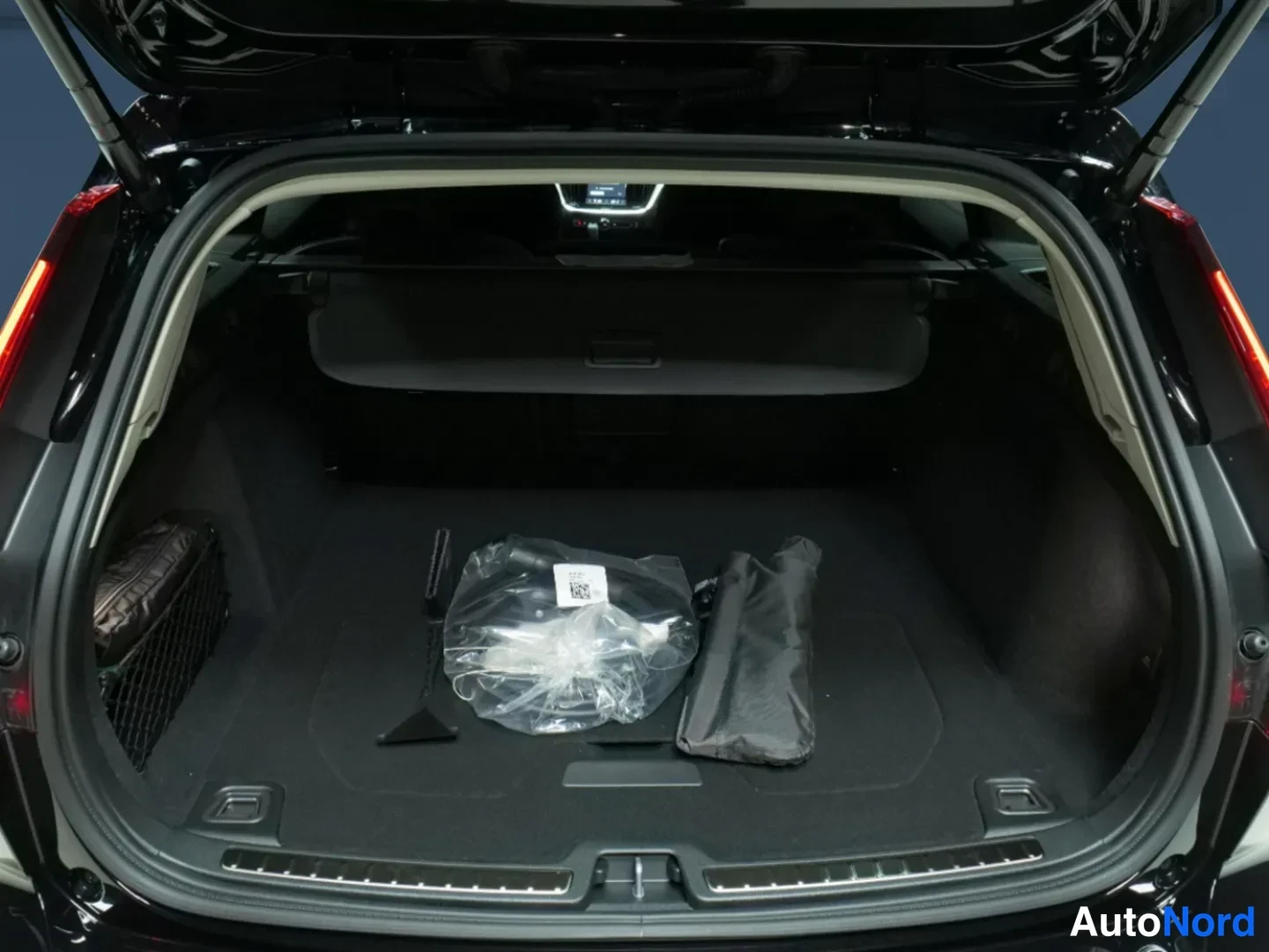 Musta Volvo V60 2026, kuva 12