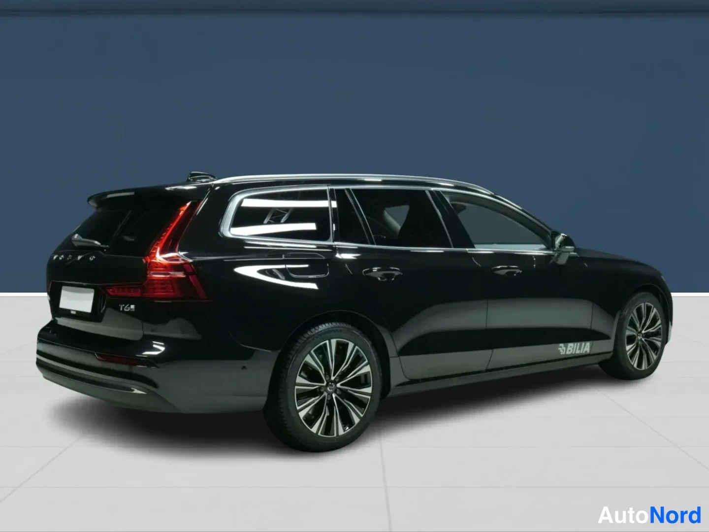 Musta Volvo V60 2026, takaviisto, kuva 4