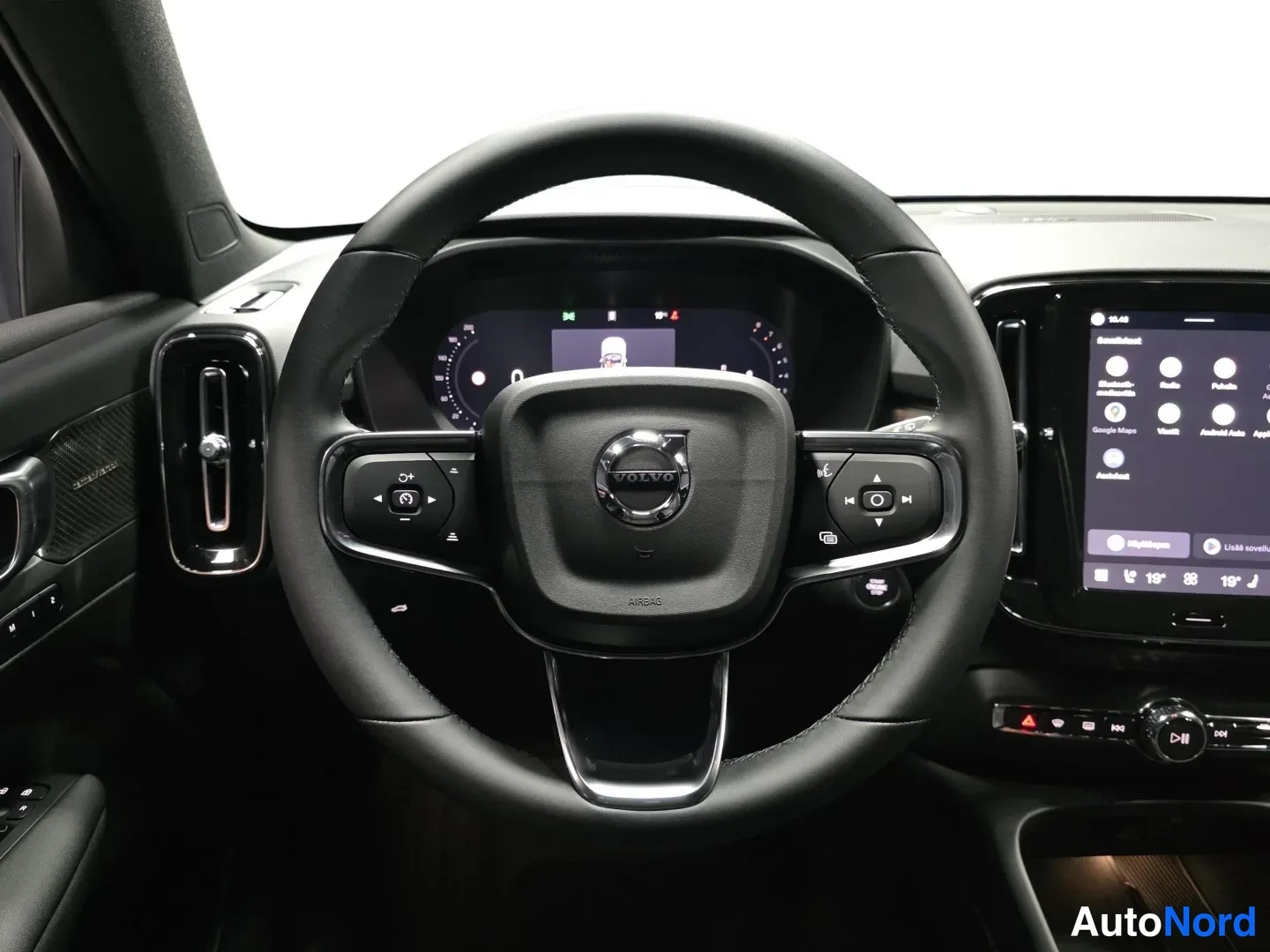 Blue Volvo XC40 2026, photo 10