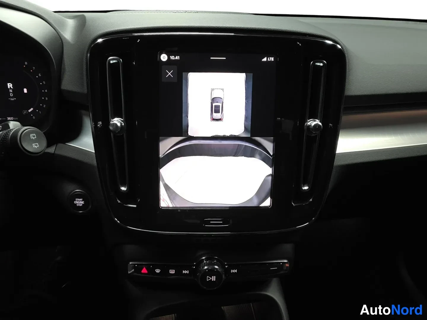 Blue Volvo XC40 2026, photo 12