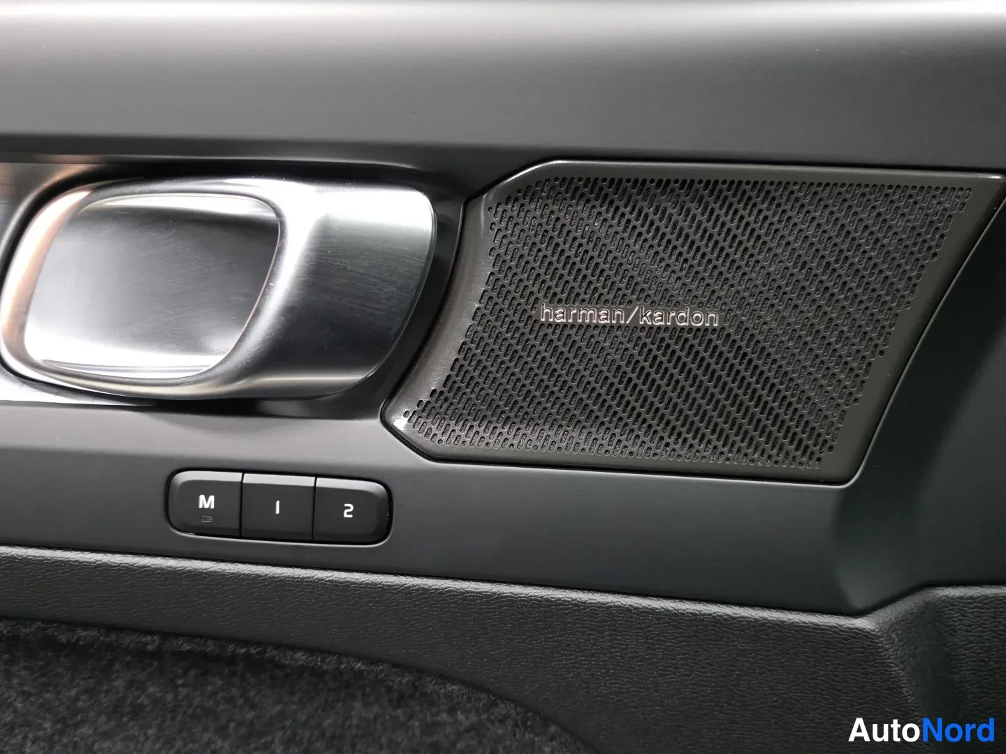 Blue Volvo XC40 2026, photo 14