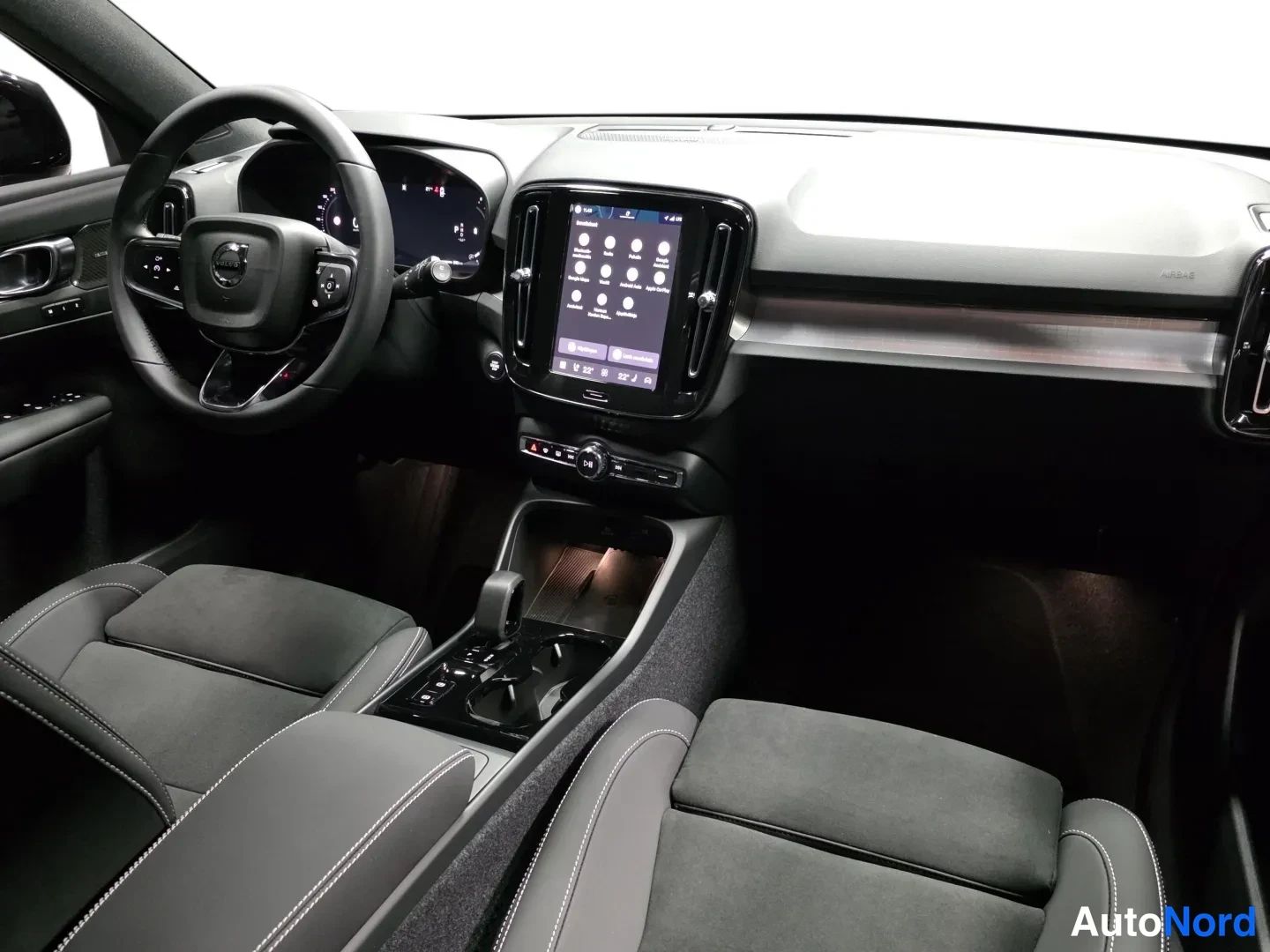 Musta Volvo XC40 2026, kuva 10