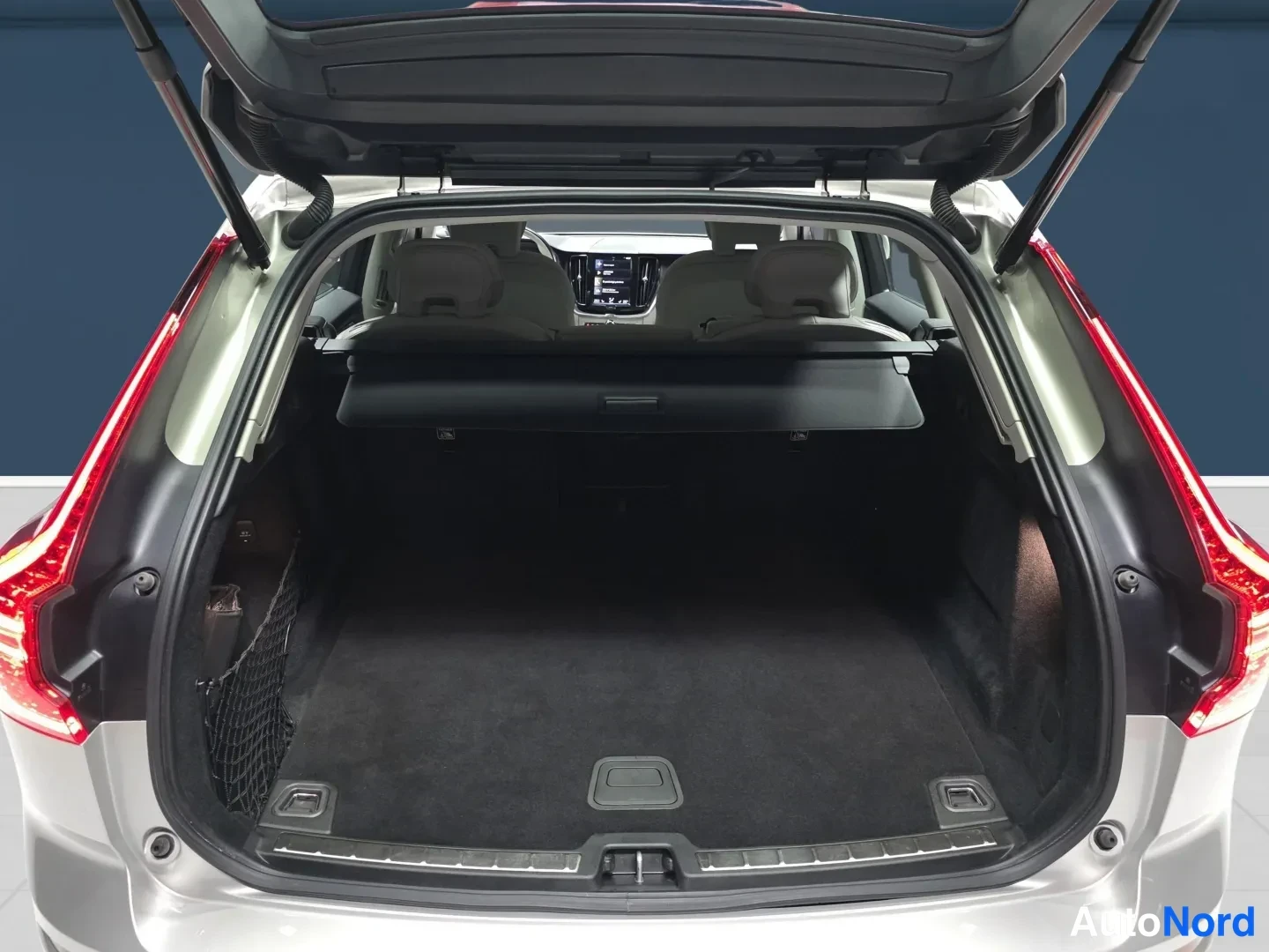 Brown Volvo XC60 2020, rear, photo 7