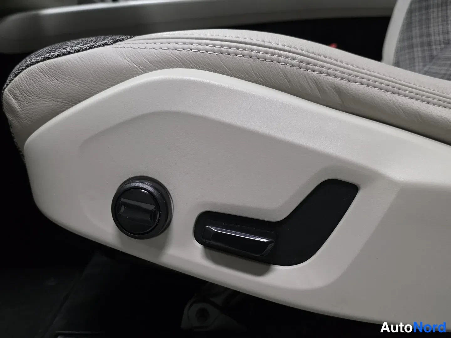 Brown Volvo XC60 2020, photo 17