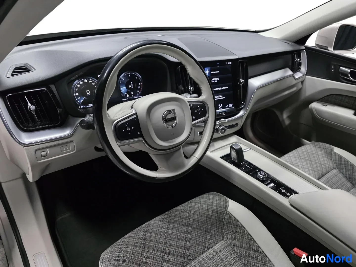 Brown Volvo XC60 2020, photo 10