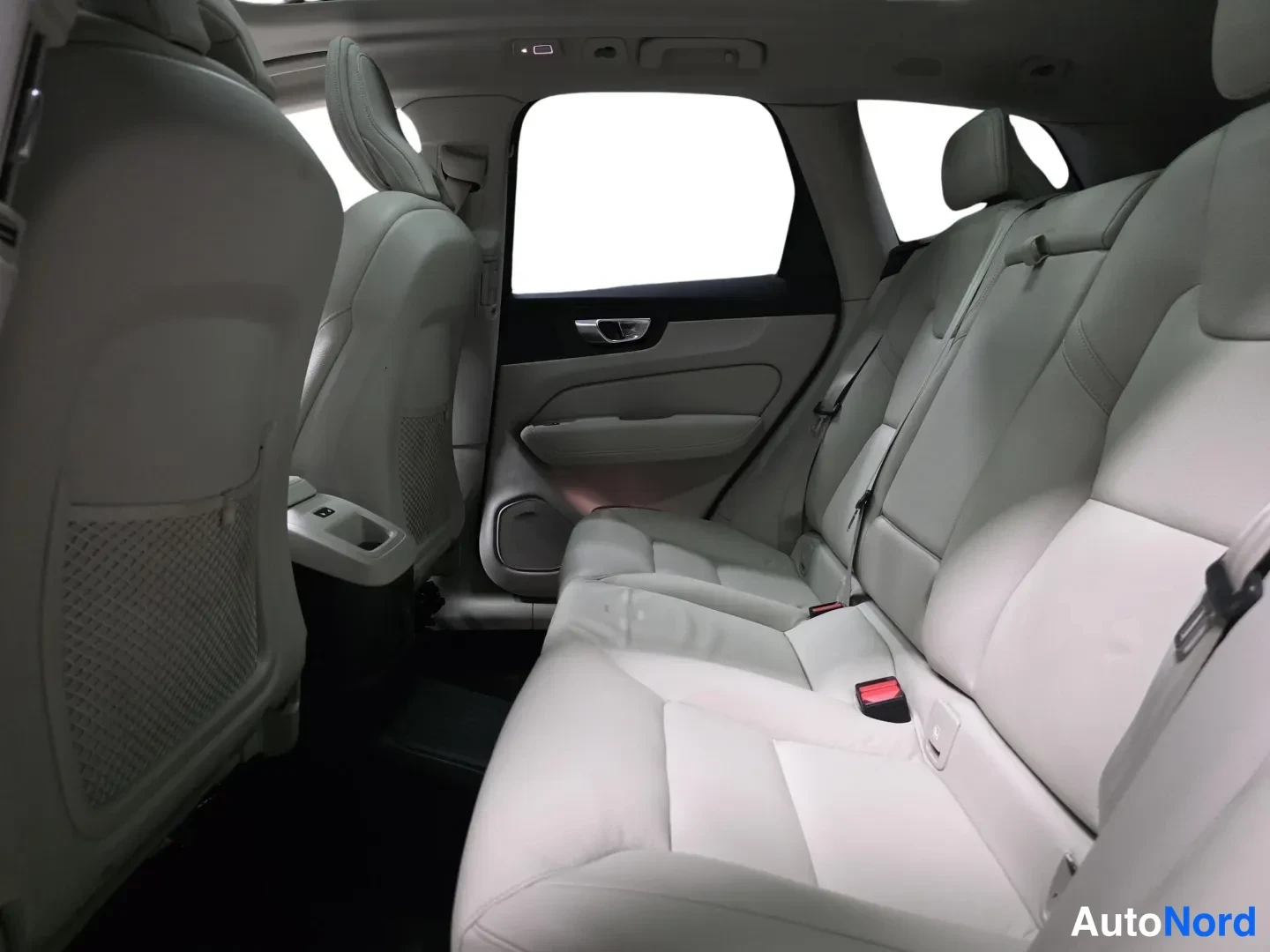 Grey Volvo XC60 2024, photo 17