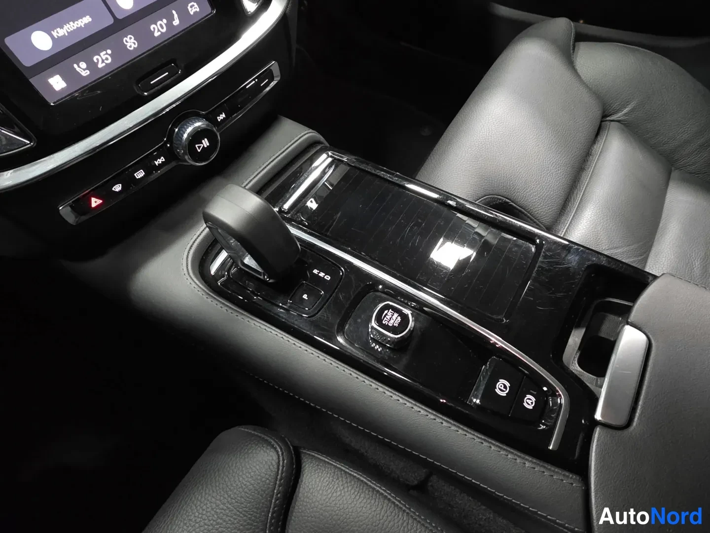 Black Volvo V60 2024, photo 15