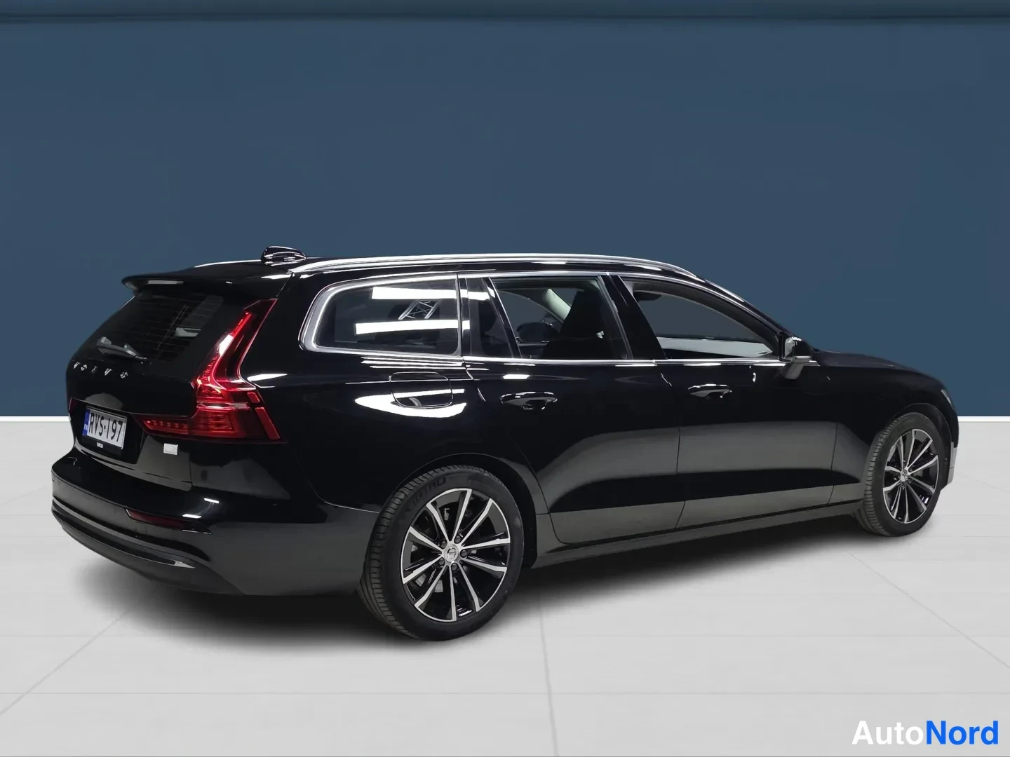 Black Volvo V60 2024, rear three-quarter, photo 5