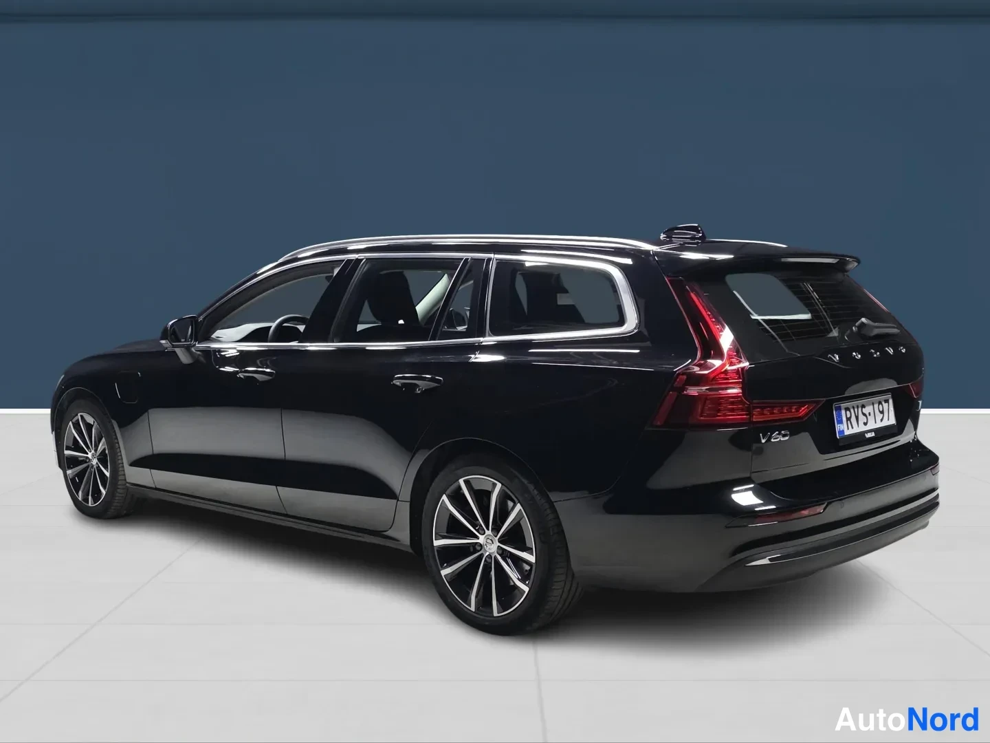 Black Volvo V60 2024, rear three-quarter, photo 4
