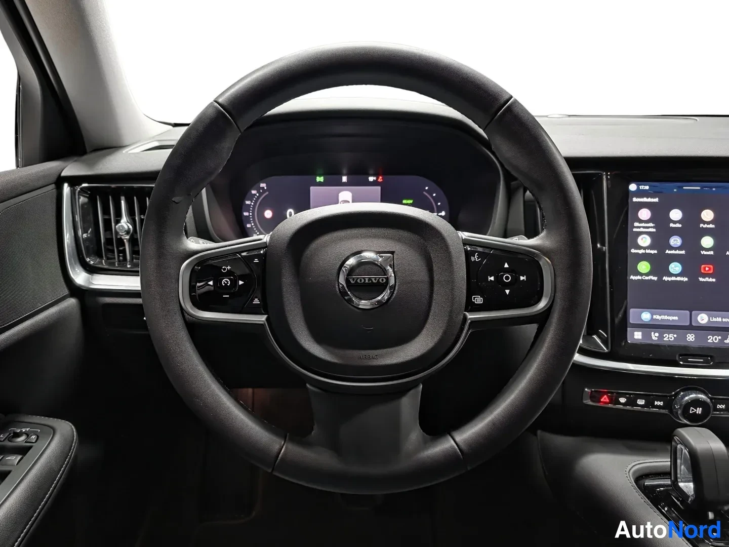 Black Volvo V60 2024, photo 11
