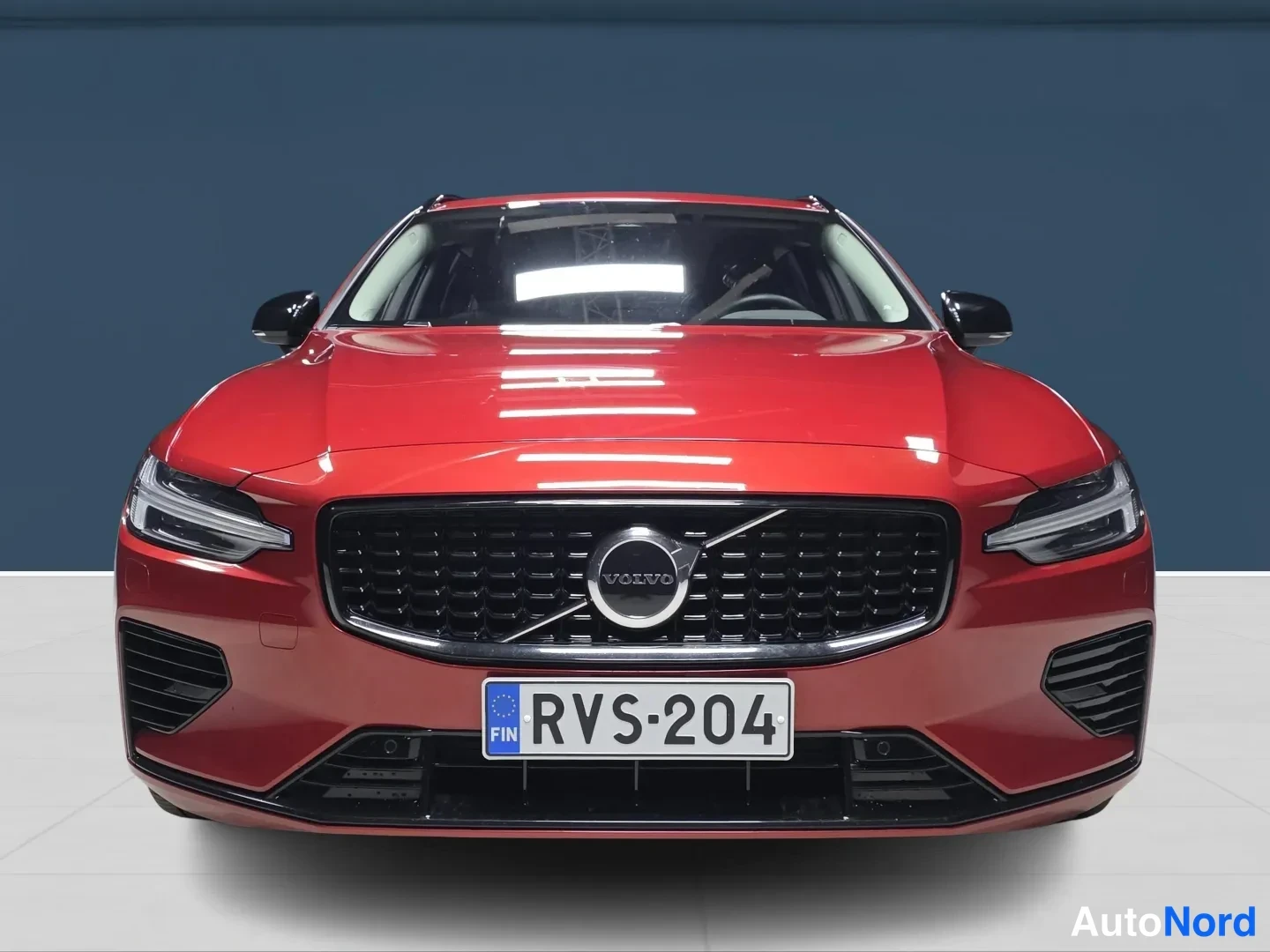 Red Volvo V60 2024, front, photo 3