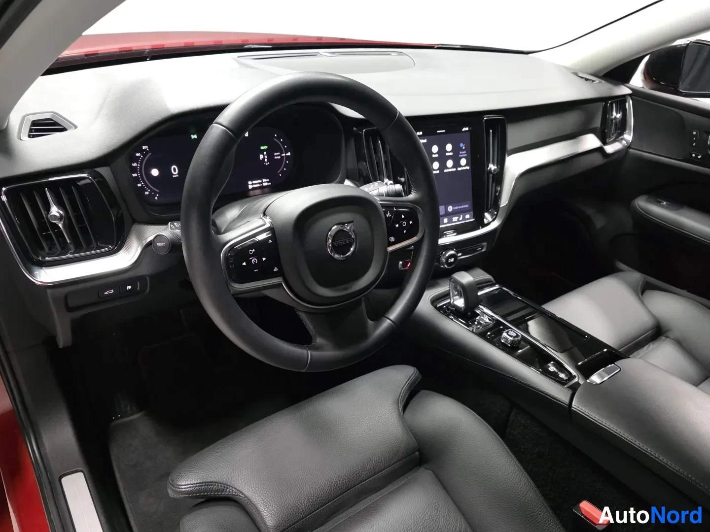 Red Volvo V60 2024, photo 9