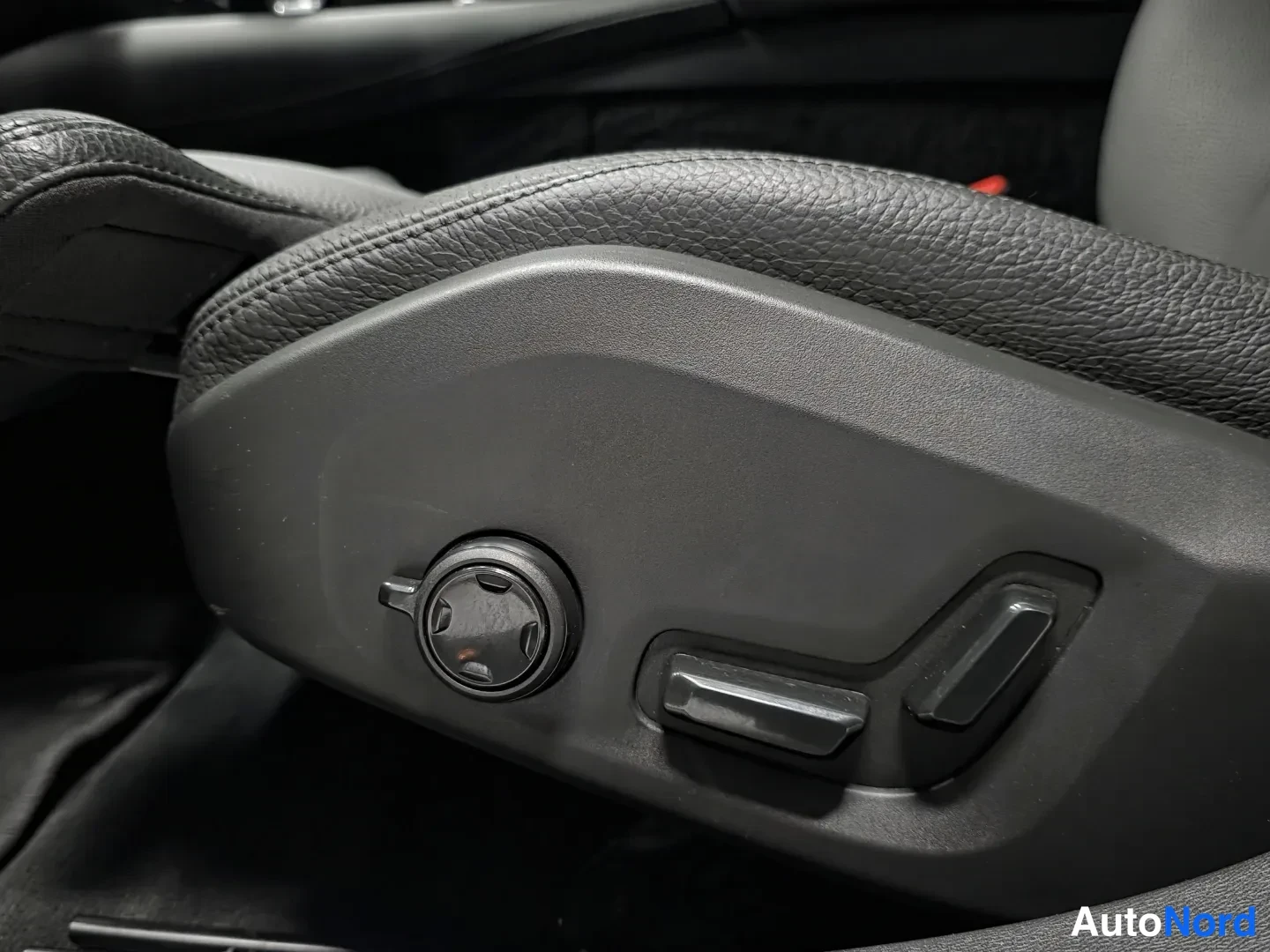 Brown Volvo V60 2024, photo 13