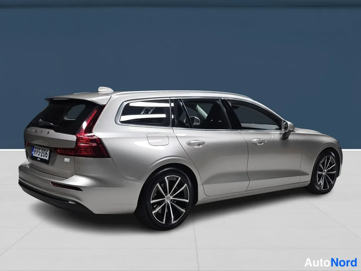 Brown Volvo V60 2024, rear three-quarter, photo 4