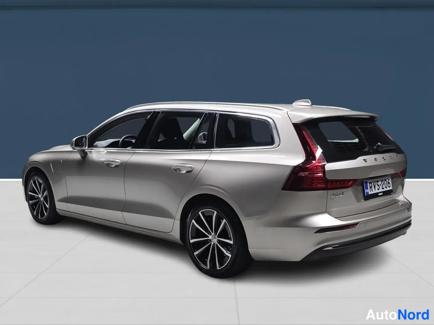 Brown Volvo V60 2024, rear three-quarter, photo 5