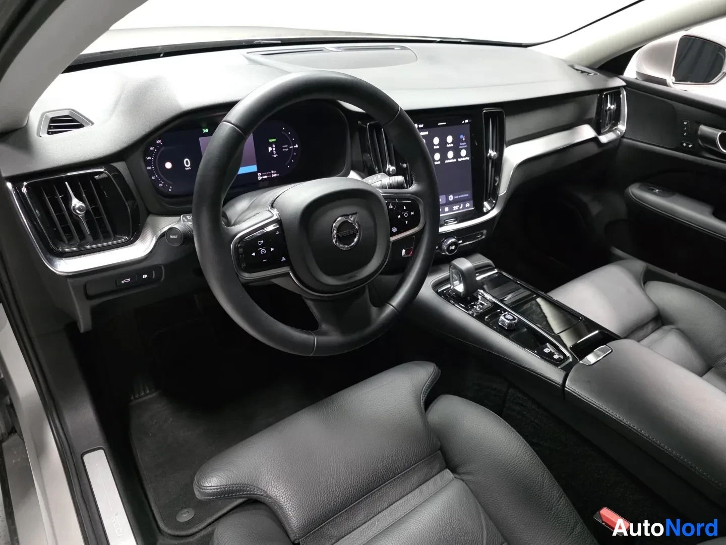 Brown Volvo V60 2024, photo 16