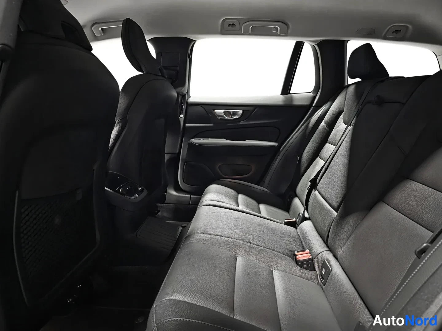 Brown Volvo V60 2024, photo 9