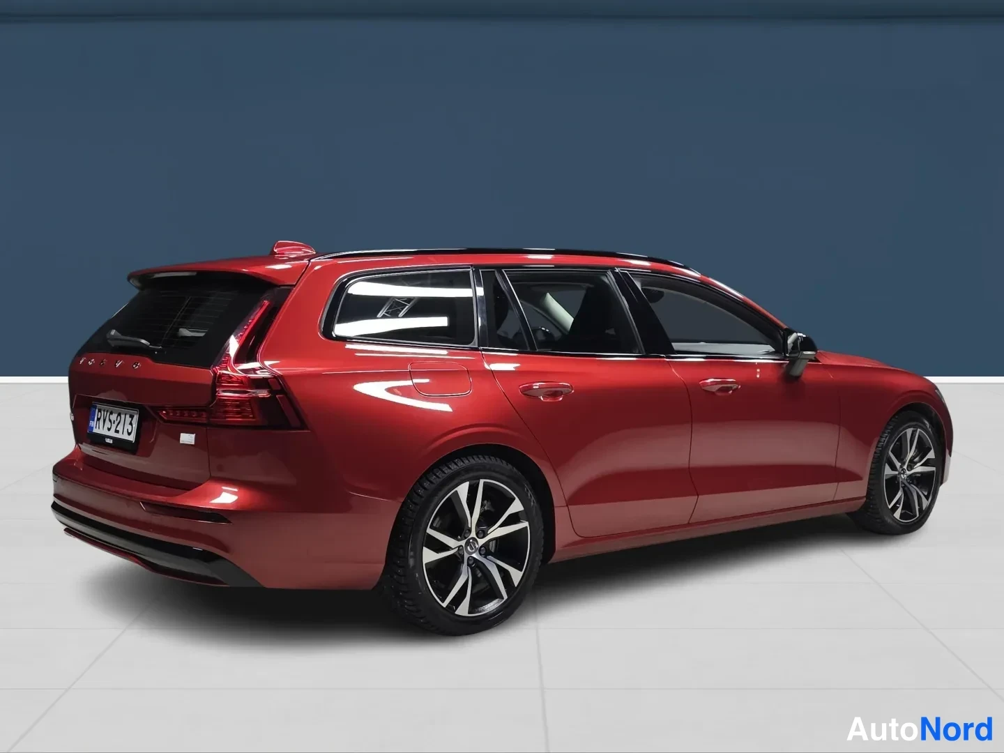Red Volvo V60 2024, rear three-quarter, photo 4