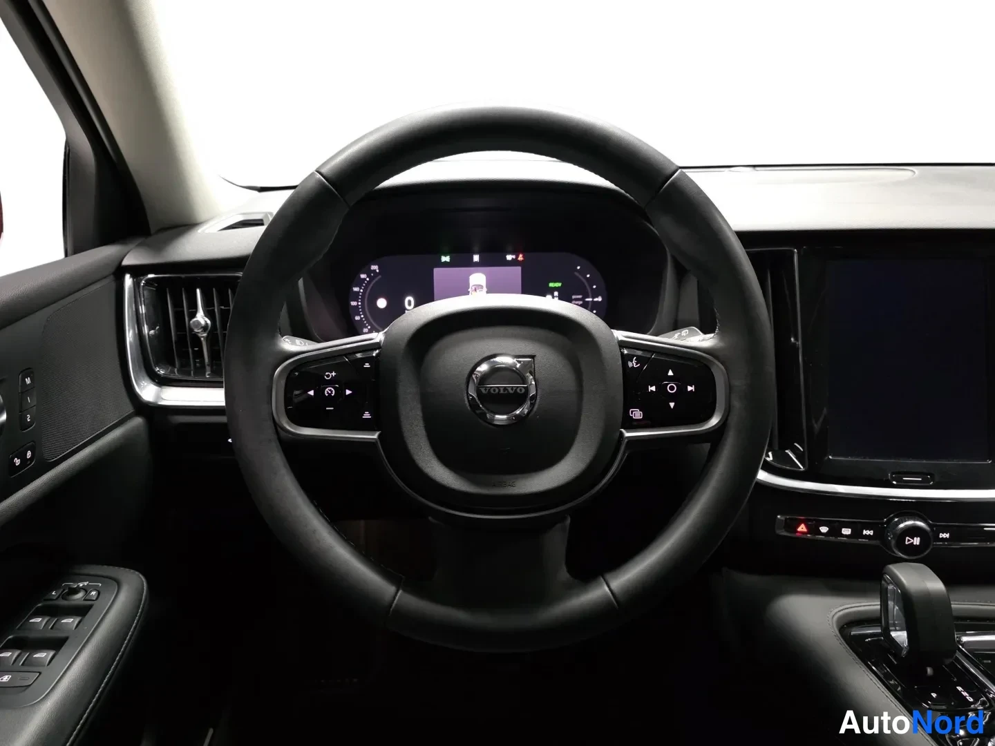 Red Volvo V60 2024, photo 11