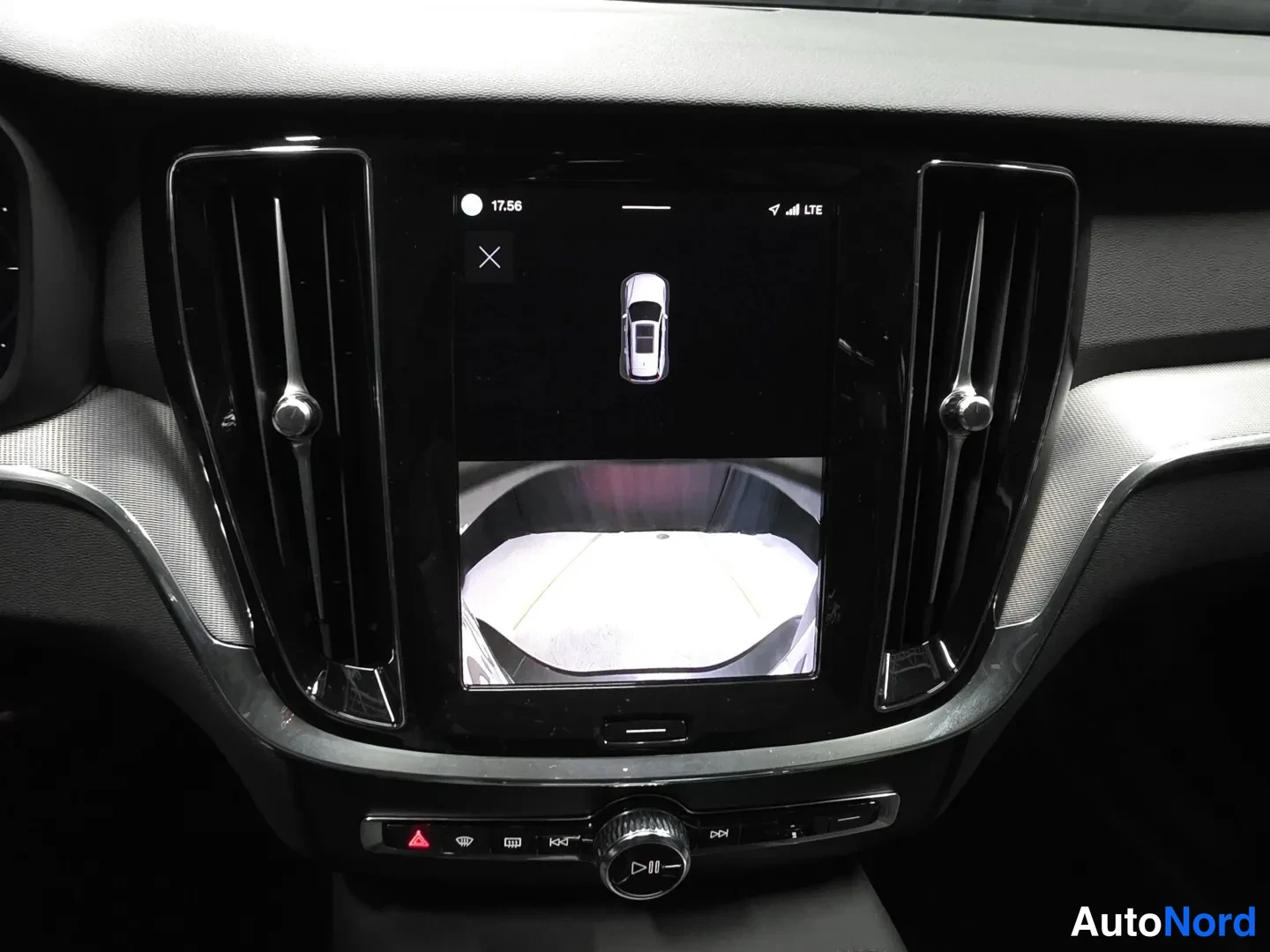 Grey Volvo V60 2024, photo 14