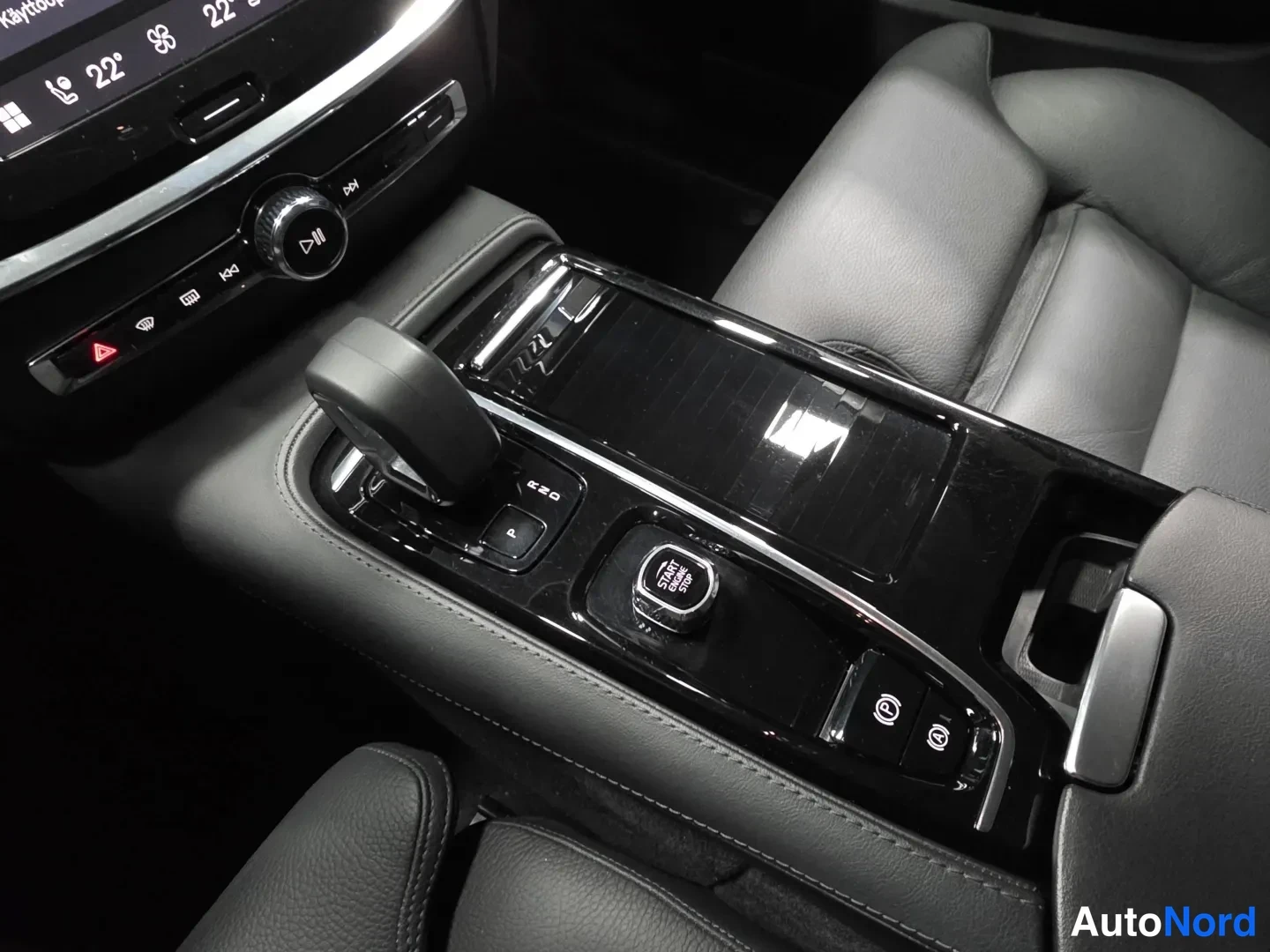 Grey Volvo V60 2024, photo 15