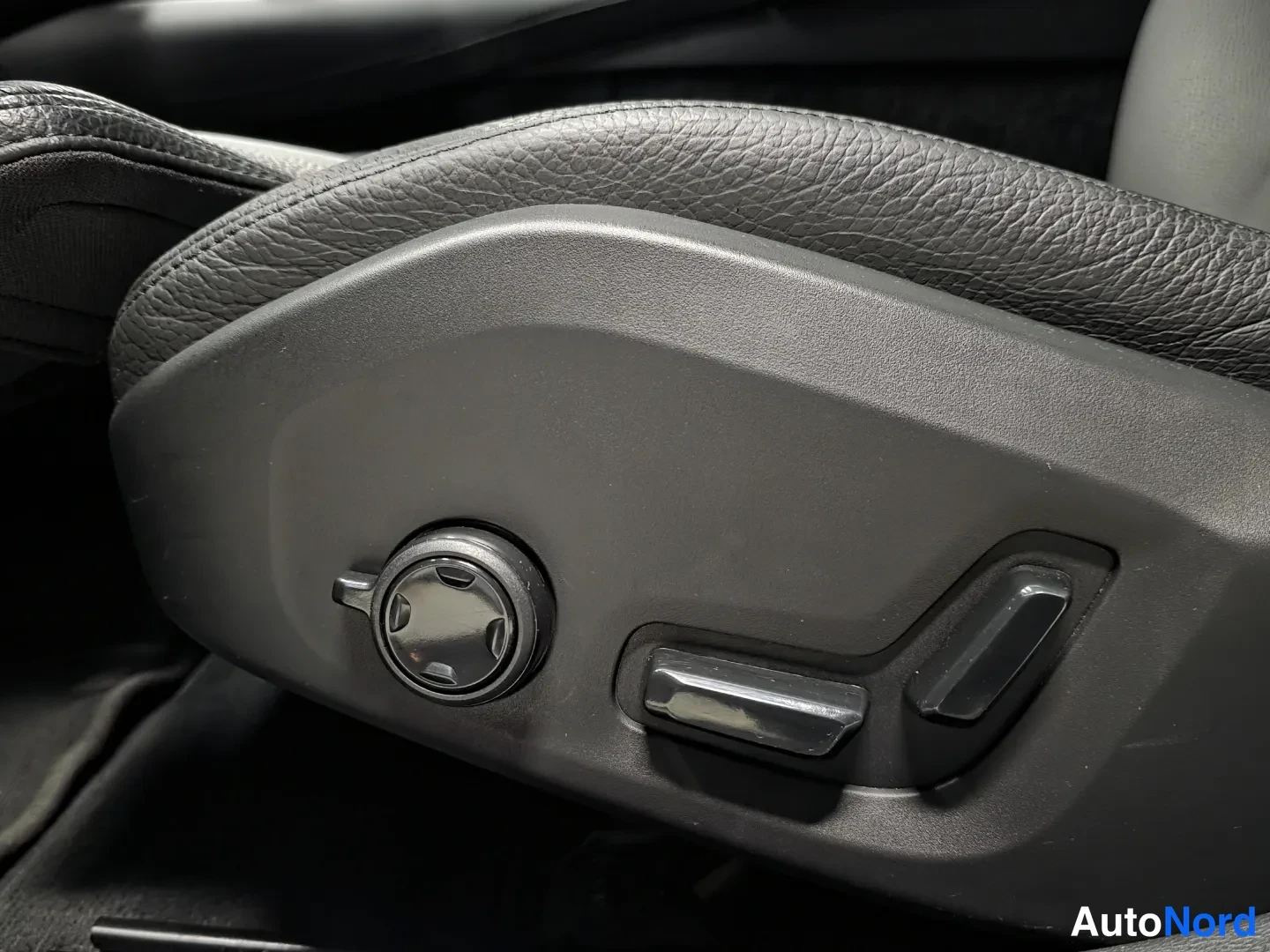 Grey Volvo V60 2024, photo 16