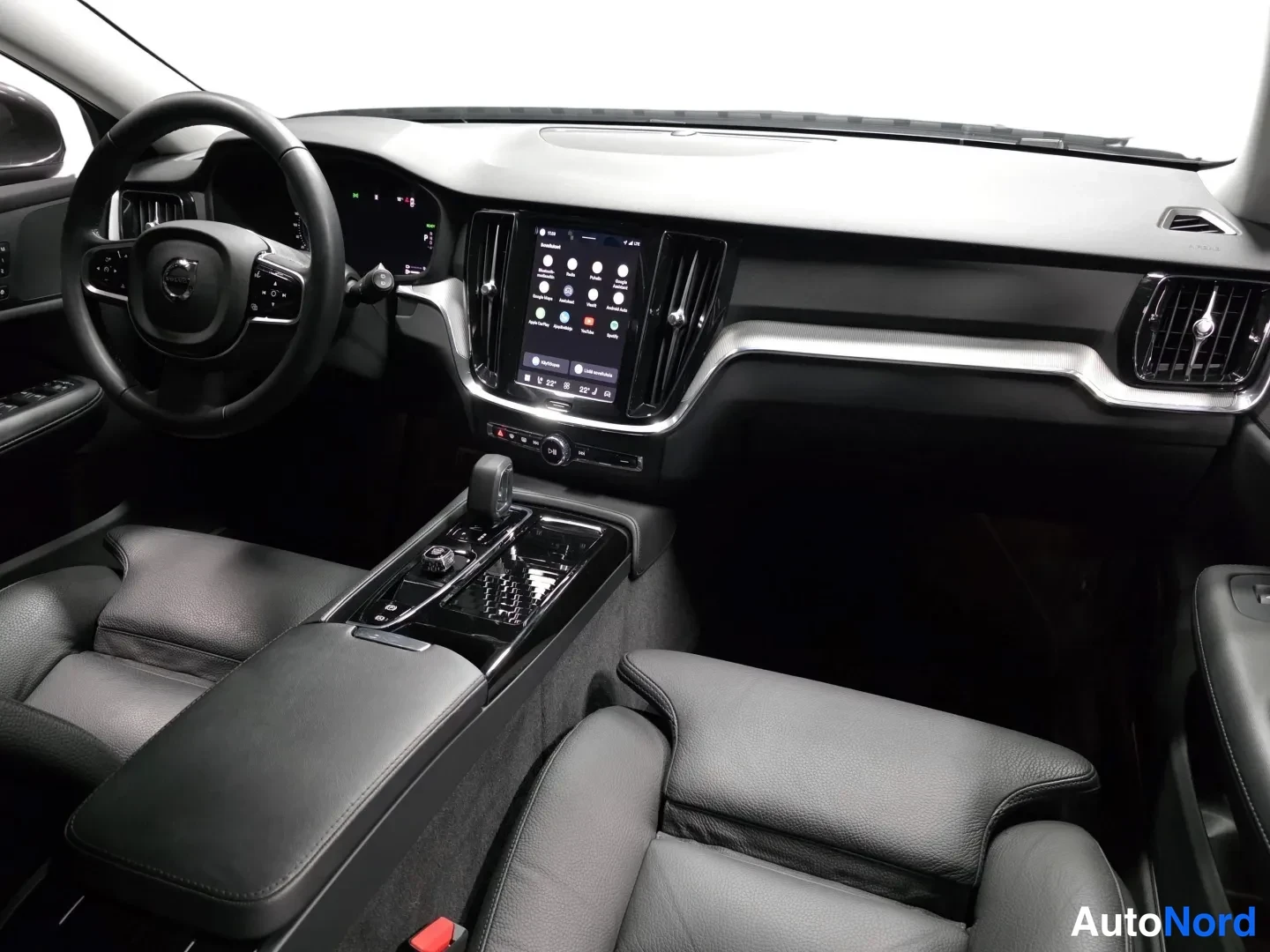 Grey Volvo V60 2024, photo 17