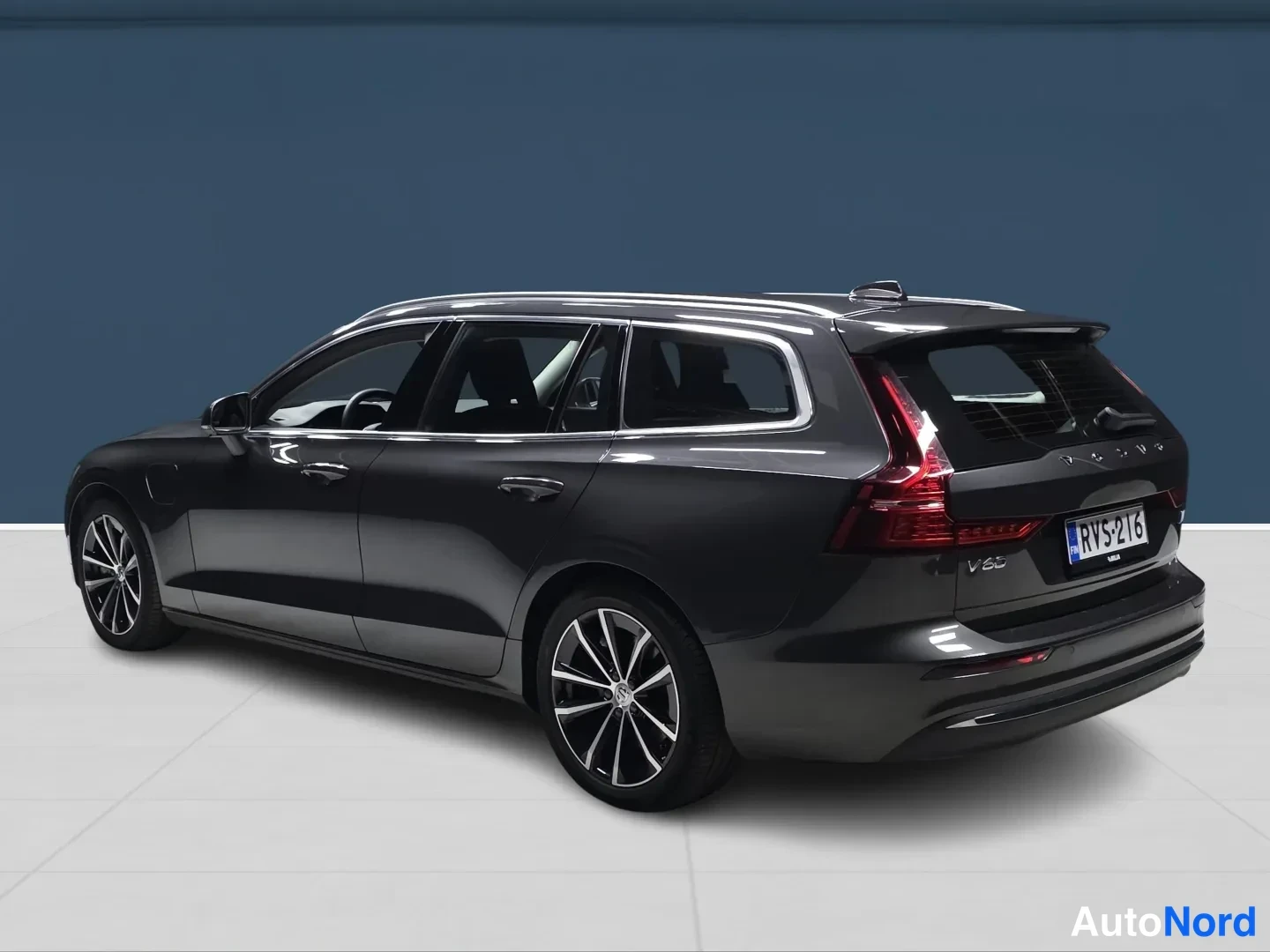 Grey Volvo V60 2024, rear three-quarter, photo 5