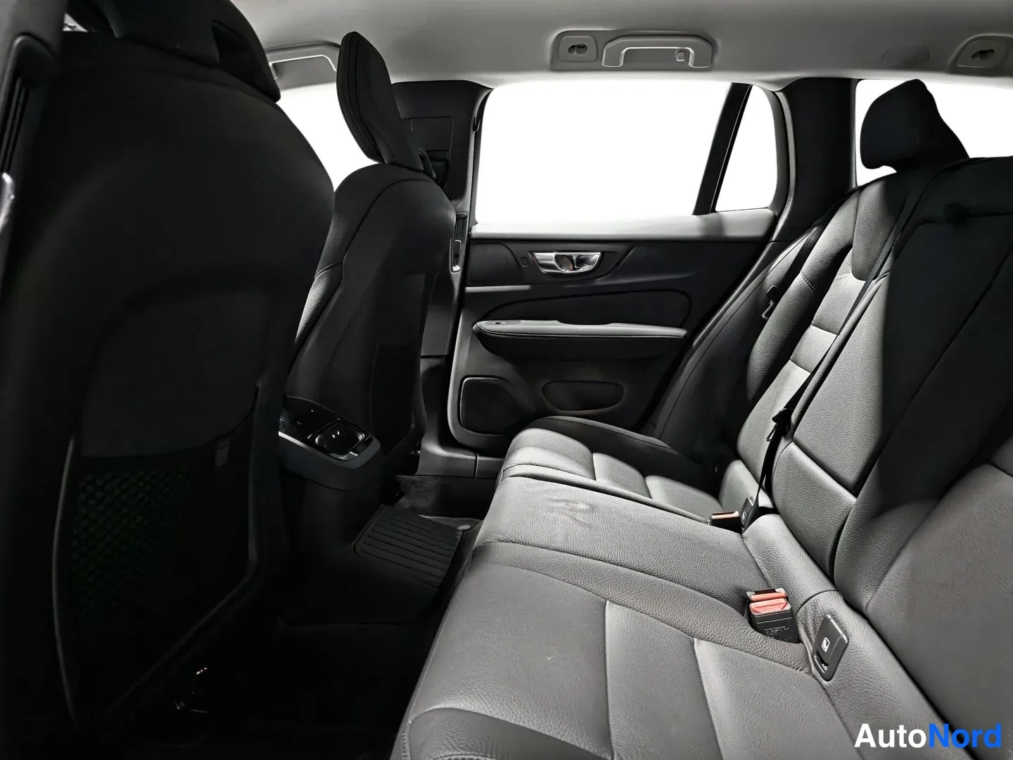 Grey Volvo V60 2024, photo 9