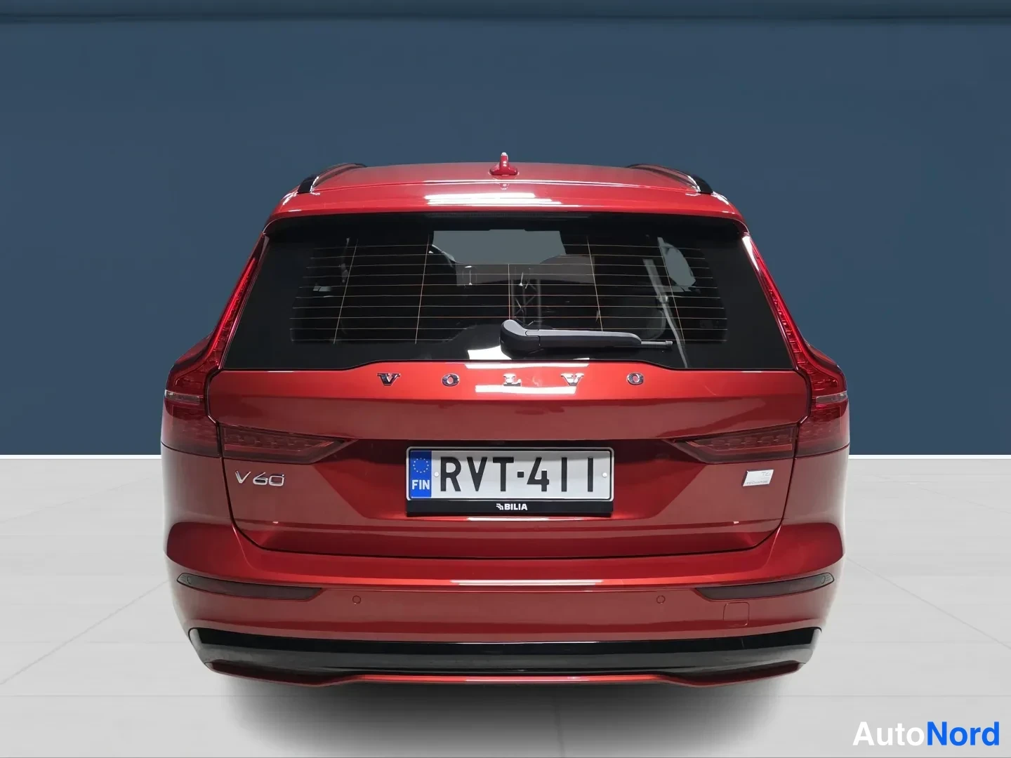 Punainen Volvo V60 2024, takaa, kuva 6