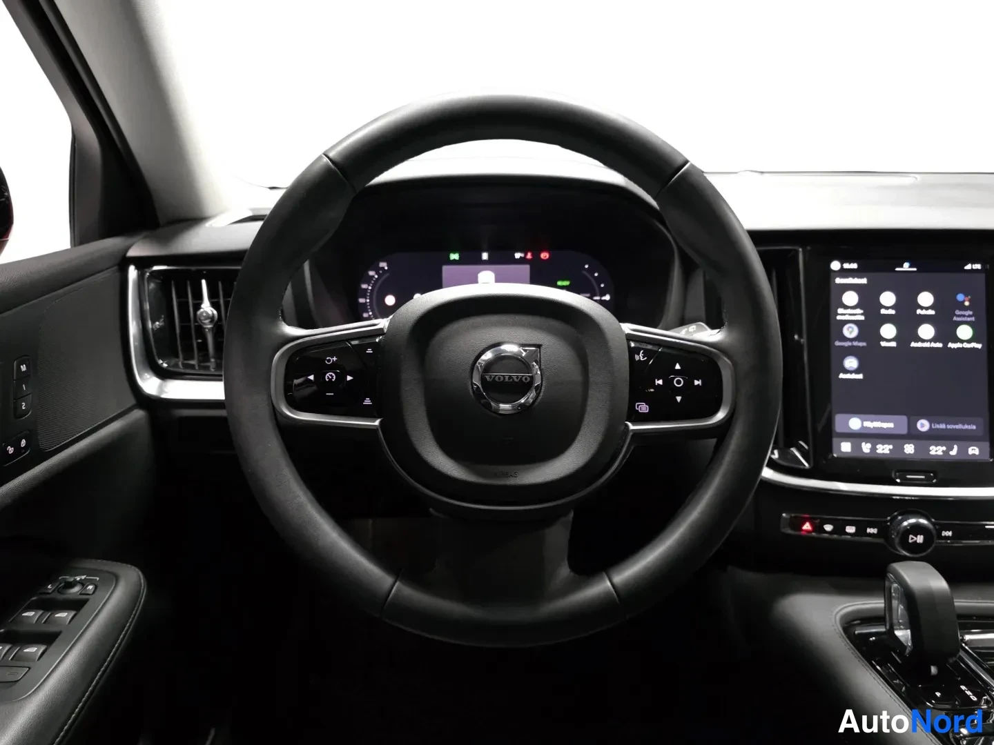Punainen Volvo V60 2024, kuva 10
