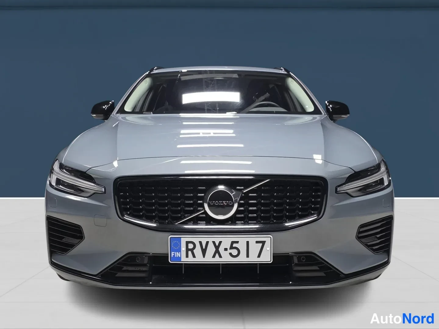 Grey Volvo V60 2024, front, photo 3