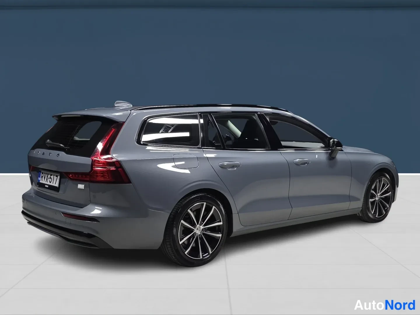 Grey Volvo V60 2024, rear three-quarter, photo 4