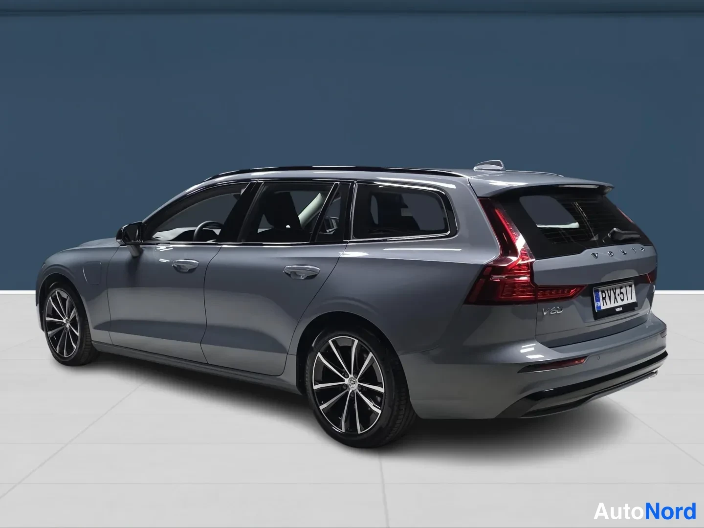 Grey Volvo V60 2024, rear three-quarter, photo 5
