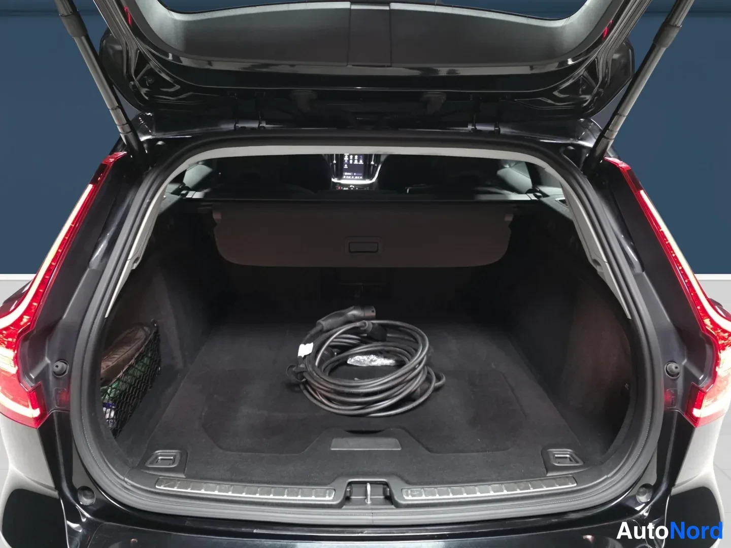 Black Volvo V60 2024, photo 10