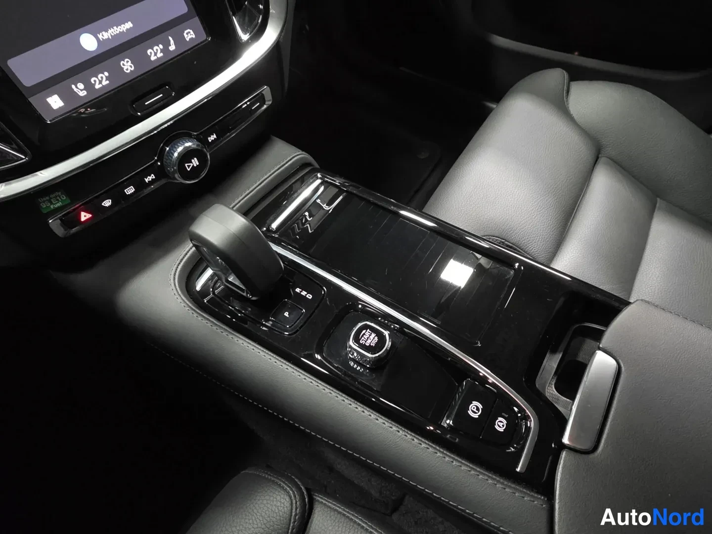 Black Volvo V60 2024, photo 13