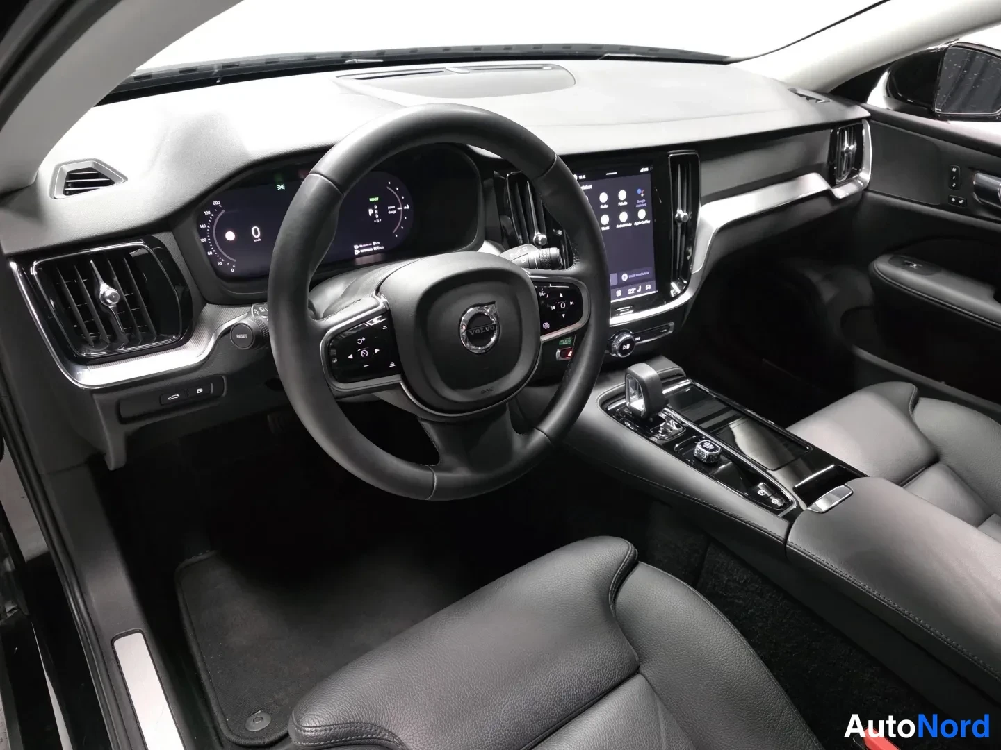 Black Volvo V60 2024, photo 8