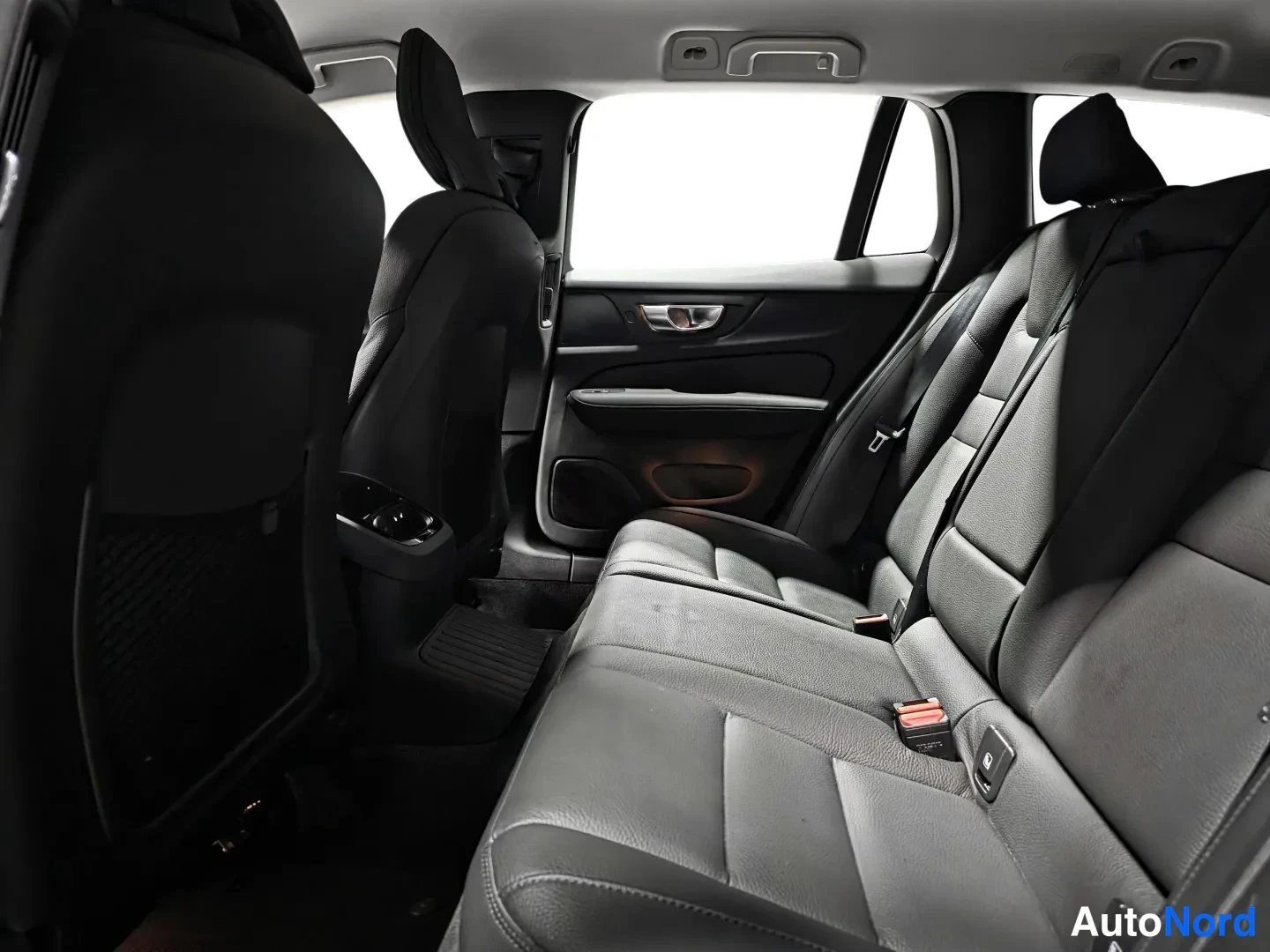 Black Volvo V60 2024, photo 16
