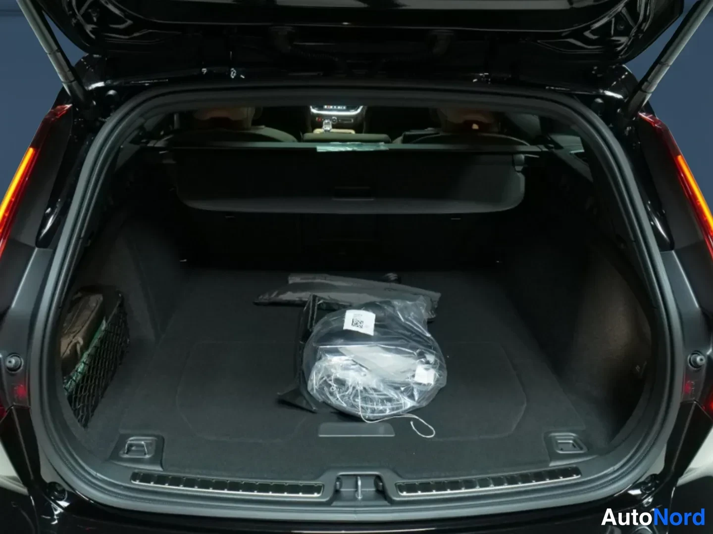 Musta Volvo V60 2026, kuva 12
