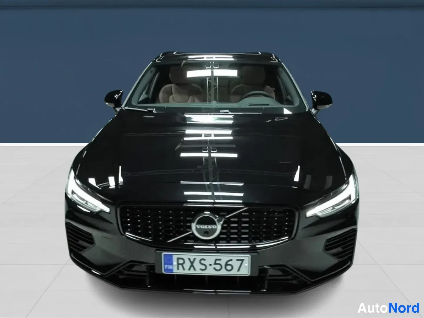 Musta Volvo V60 2026, edestä, kuva 3