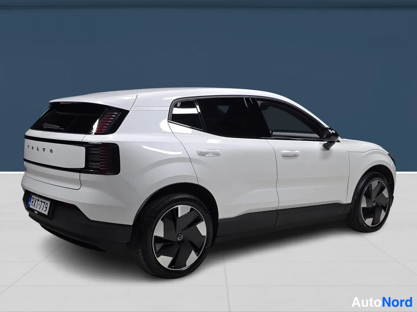 White Volvo EX30 2026, rear three-quarter, photo 4