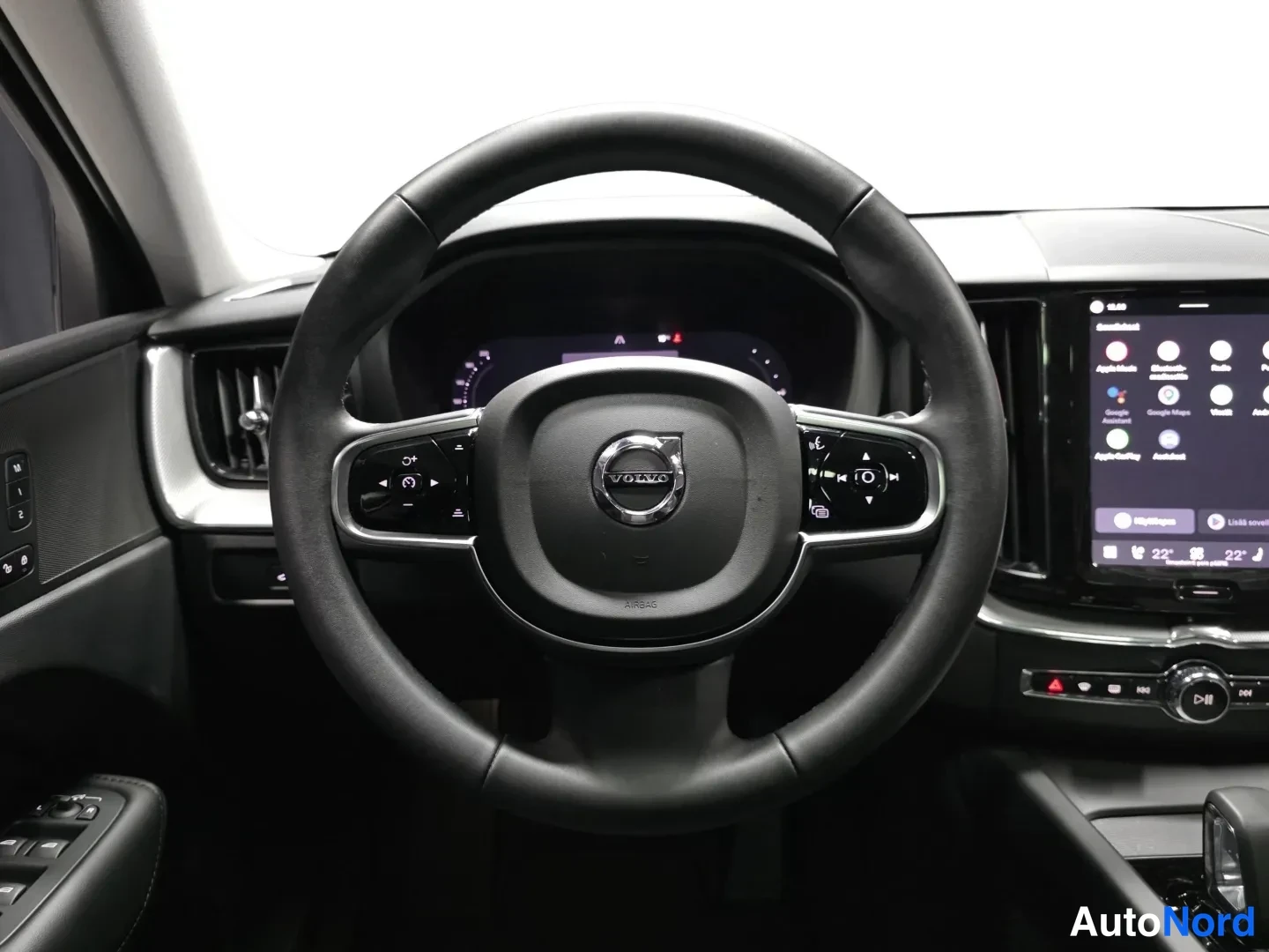 Harmaa Volvo XC60 2024, kuva 11