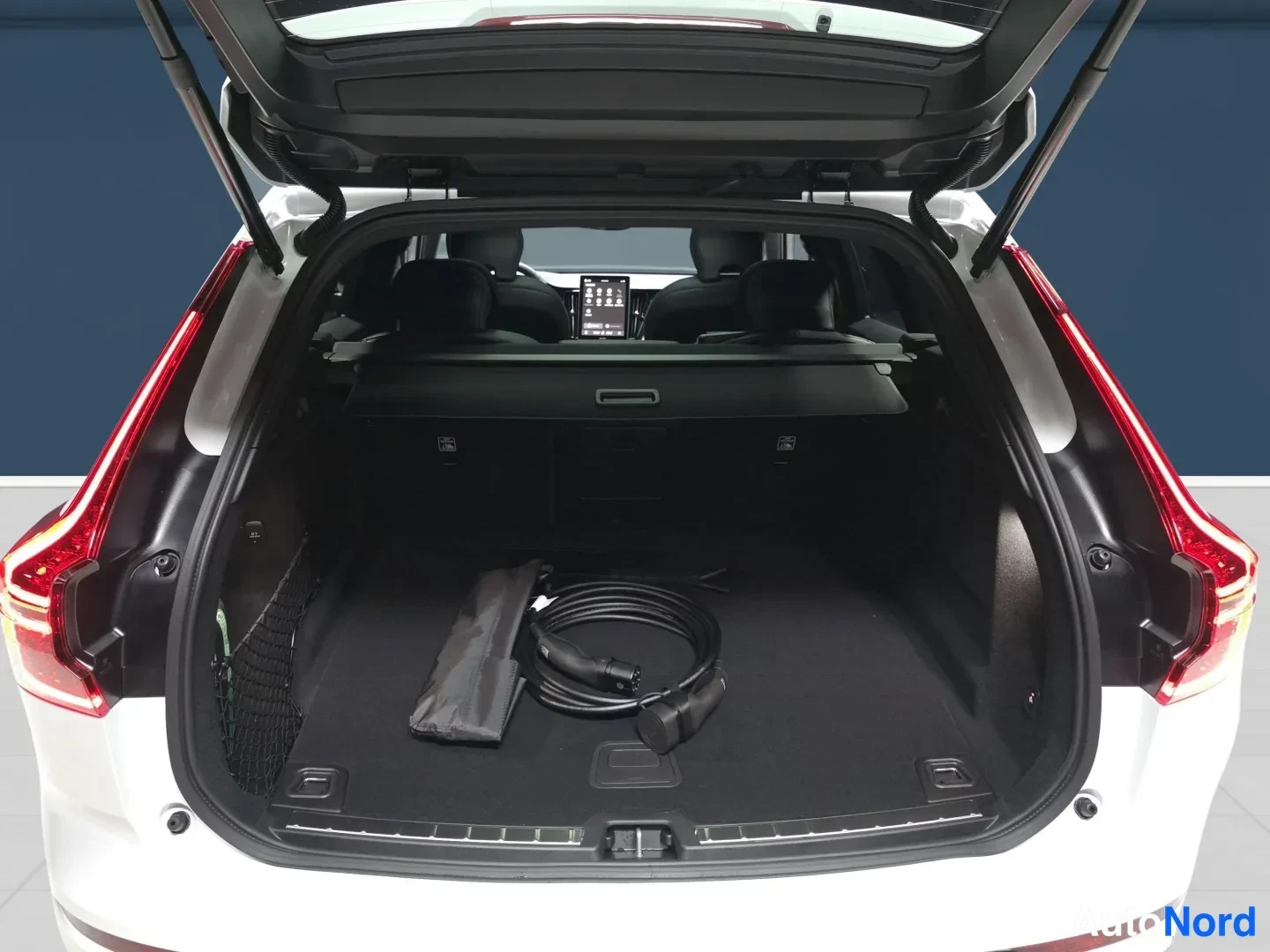 Vit Volvo XC60 2027, bild 12