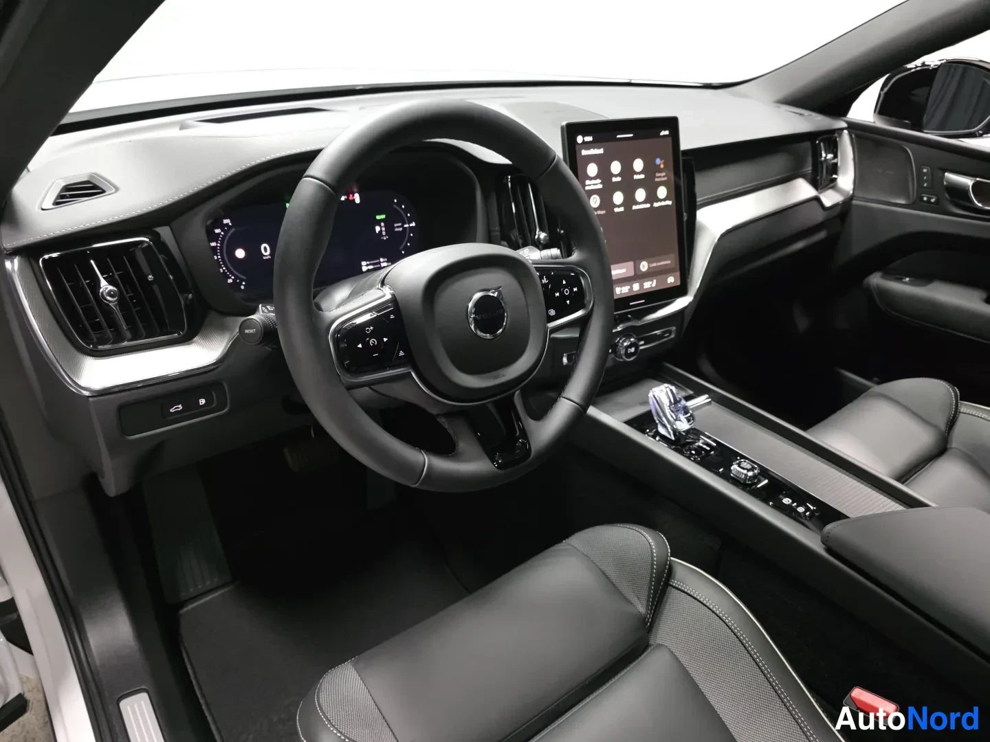 Vit Volvo XC60 2027, bild 9