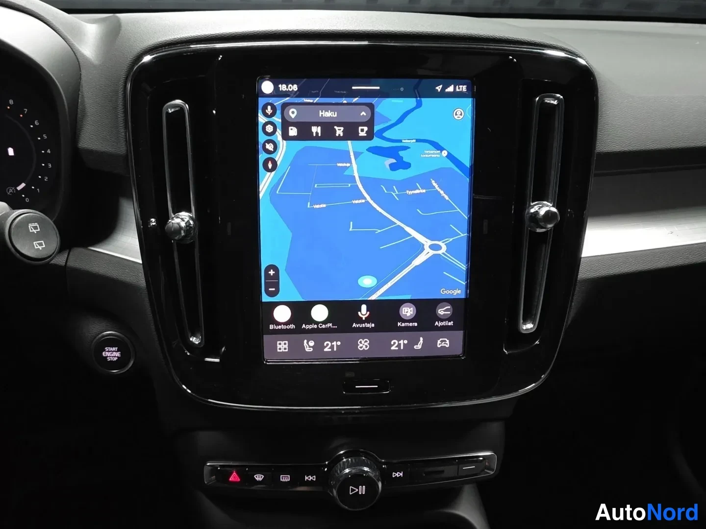 Harmaa Volvo XC40 2025, kuva 12