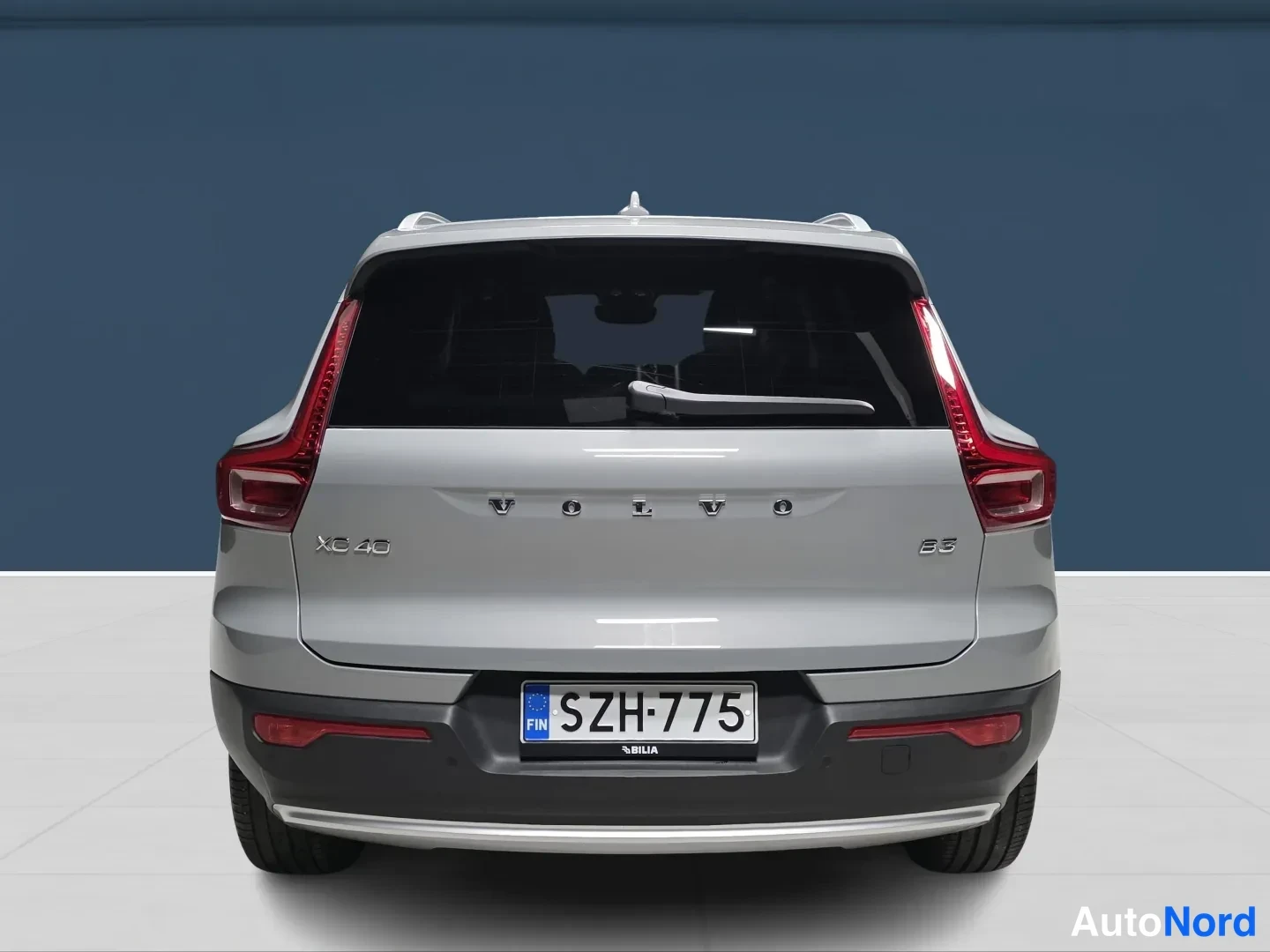 Harmaa Volvo XC40 2025, takaa, kuva 6
