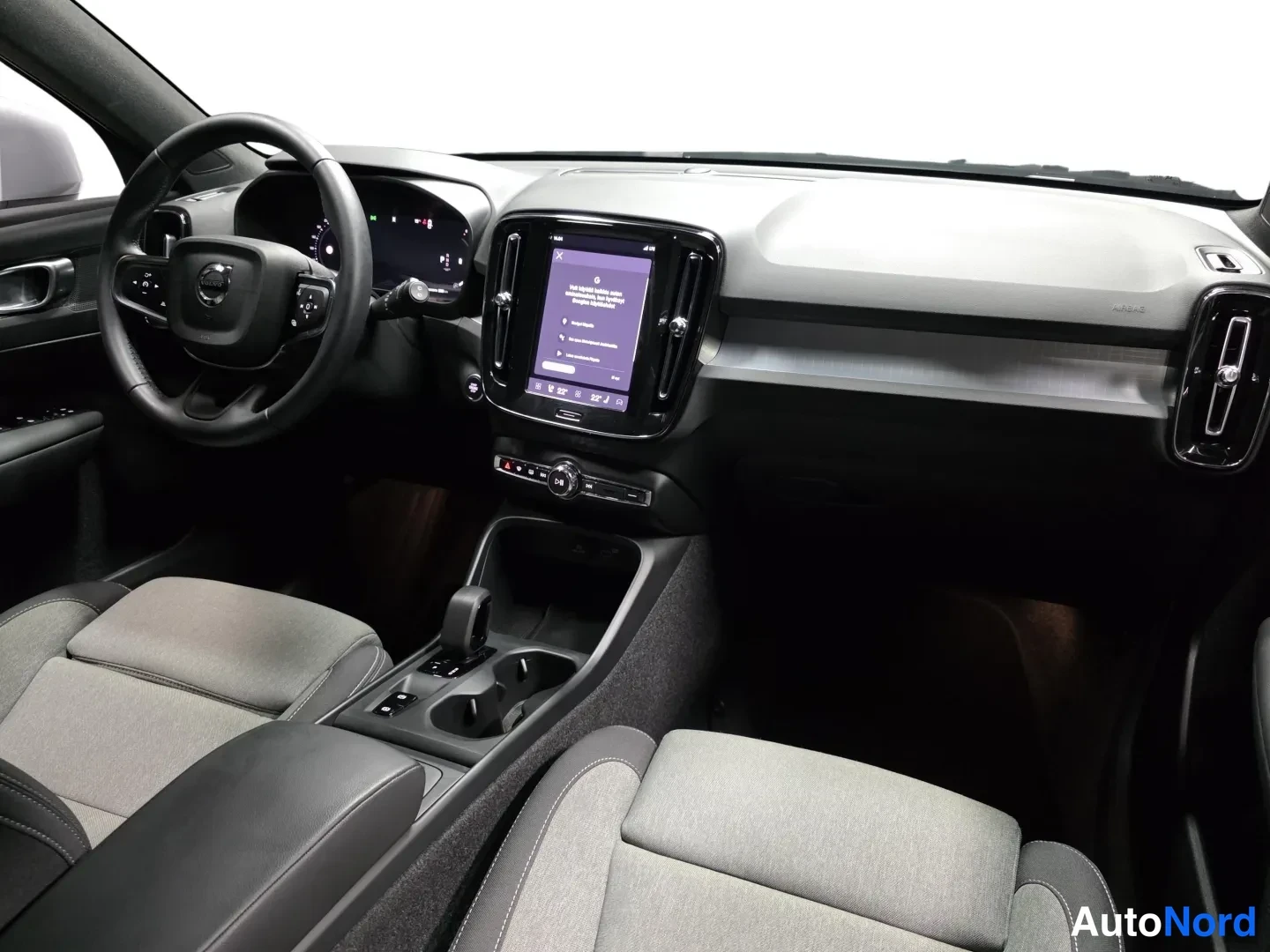 Grey Volvo XC40 2025, photo 8